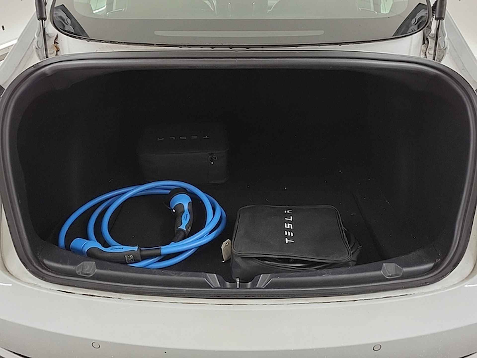 Tesla Model 3 Long Range AWD 75 kWh (351 PK) 1e-Eig, Keurig-Onderh, 12-Mnd-BOVAG, NL-Auto, Trekhaak, Leer, Autopilot, Keyless-Entry/Start, Achteruitrijcamera, Parkeersensoren-V+A, Stoelverwarming-V+A, Bluetooth, Licht-Zicht-Pakket, Lm-Velgen-18Inch, Privacy-Glas - 11/32