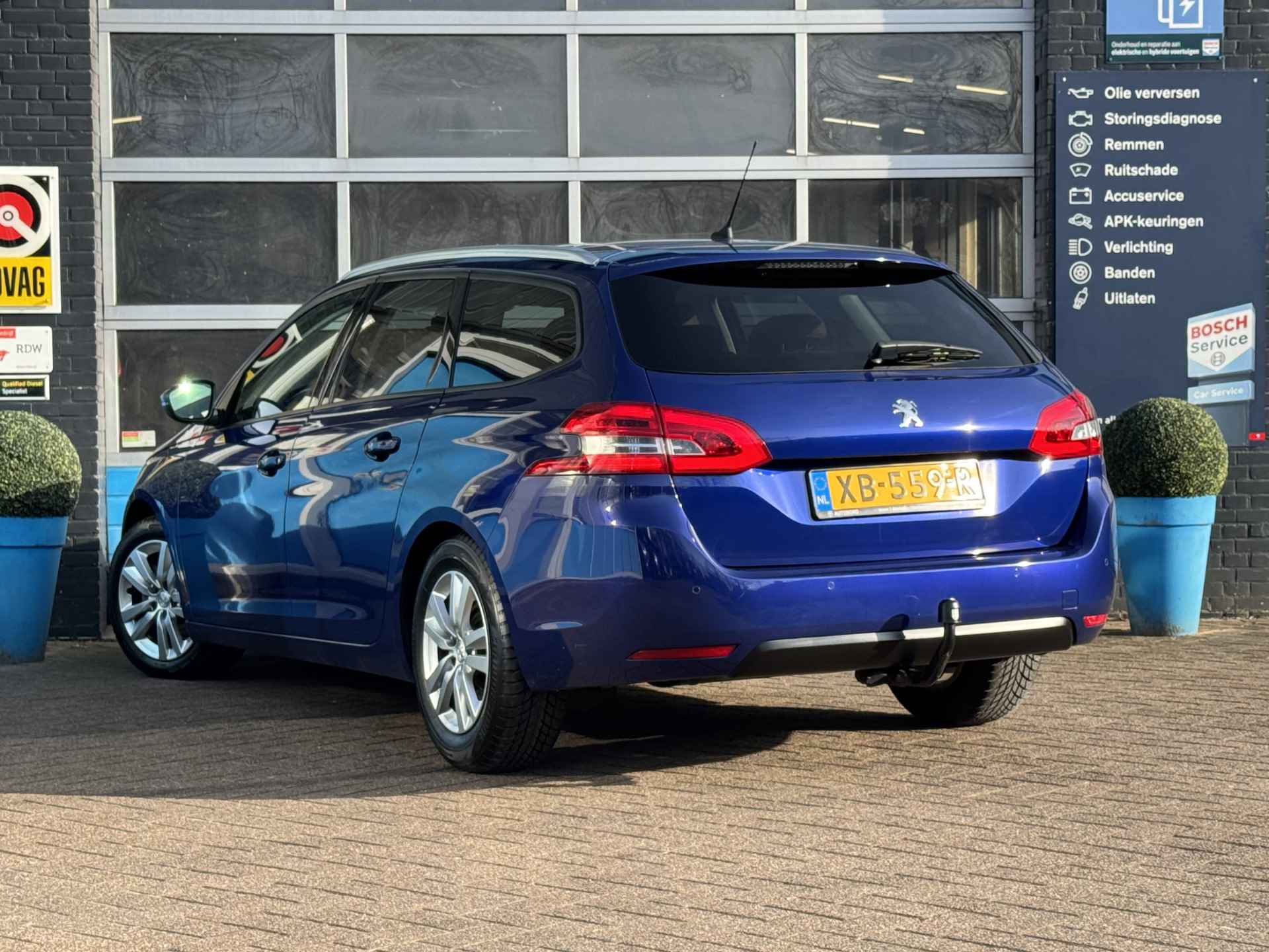 Peugeot 308 SW 1.2 PureTech Blue Lease Executive Prijs Inclusief Onderhoud & 12 Maand BOVAG Garantie | Trekhaak | Panoramadak | - 2/40