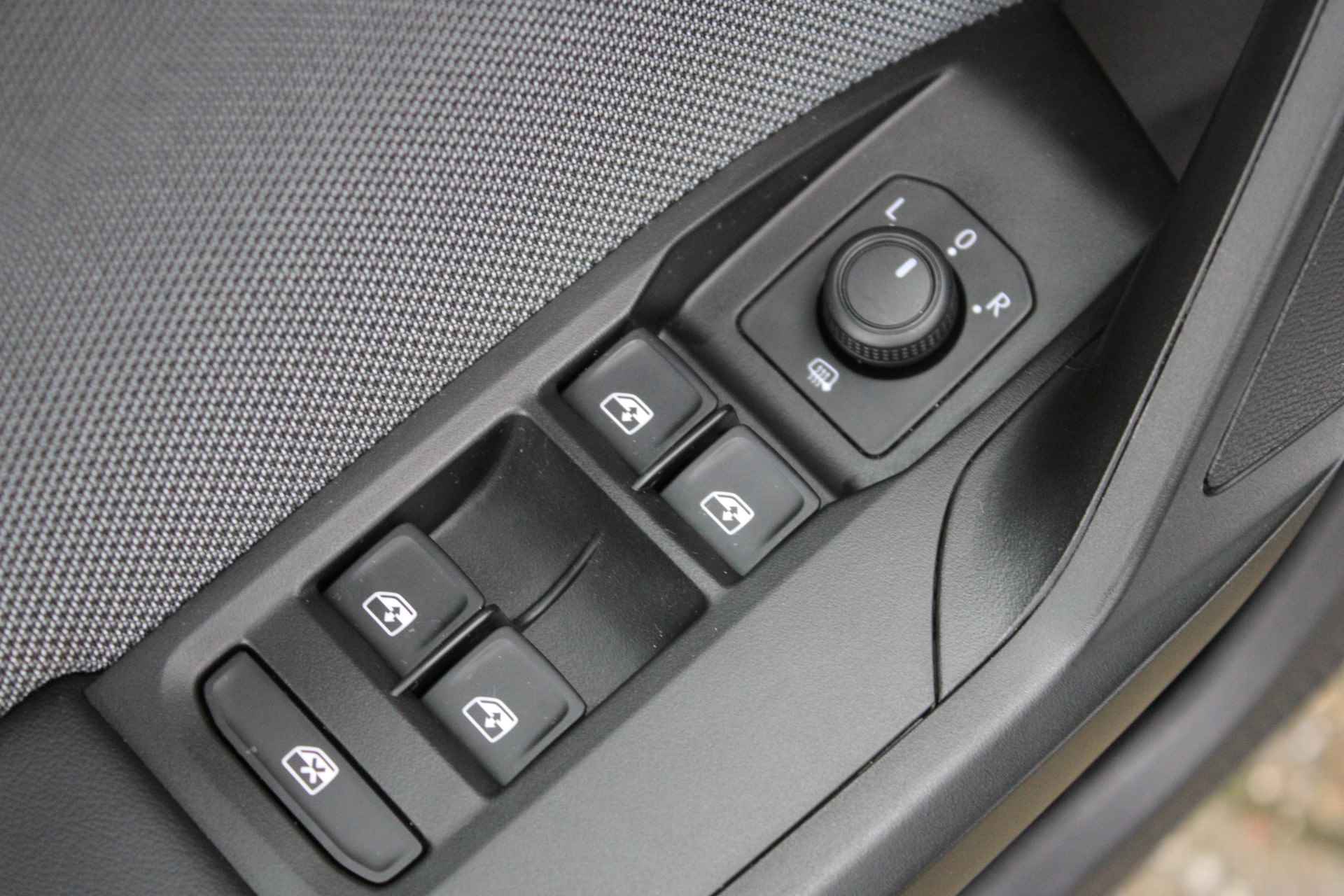SEAT Leon 1.0 eTSI 110PK DSG Aut. Style Business Intense | Extra Fabrieksgarantie | Virtual Cockpit | Achteruitrijcamera | 17'' LMV | Park - 15/41