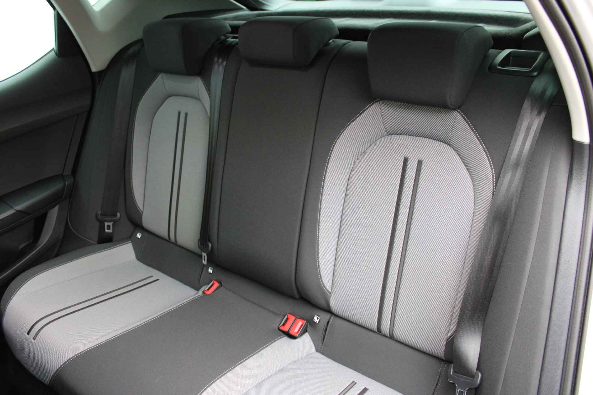 SEAT Leon 1.0 eTSI 110PK DSG Aut. Style Business Intense | Extra Fabrieksgarantie | Virtual Cockpit | Achteruitrijcamera | 17'' LMV | Park - 36/41