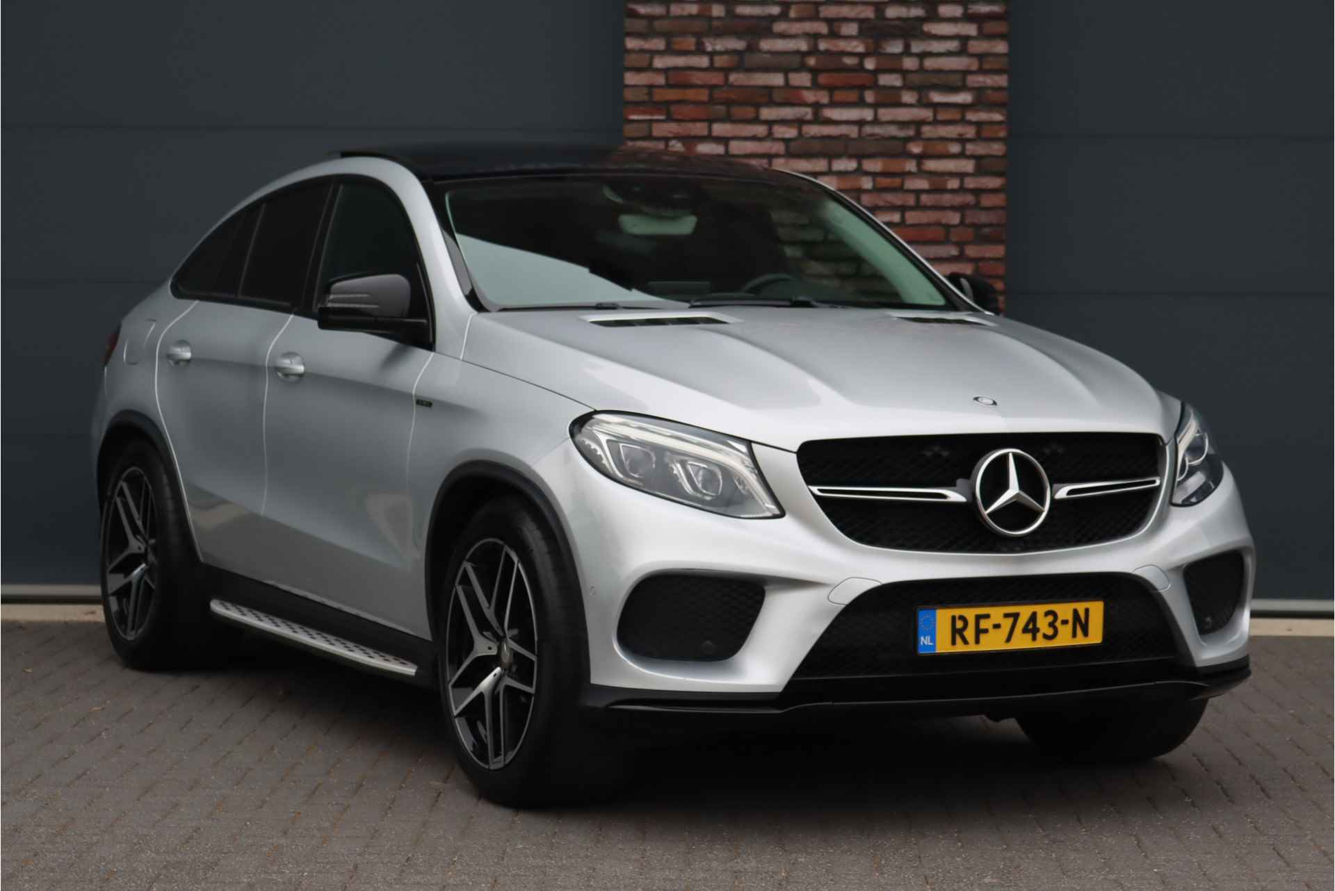 Mercedes-Benz GLE Coupé 350 d 4MATIC AMG Line Aut9 | Luchtvering | Panoramadak | Trekhaak | Nappa Leder | Led Intelligent Light | Nightpakket | Dodehoekassistent | Camera | Spoorpakket | - 4/39