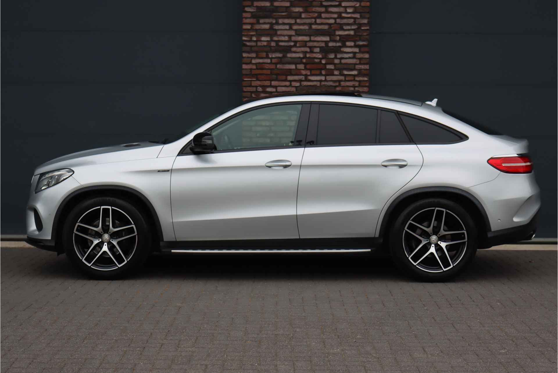 Mercedes-Benz GLE Coupé 350 d 4MATIC AMG Line Aut9 | Luchtvering | Panoramadak | Trekhaak | Nappa Leder | Led Intelligent Light | Nightpakket | Dodehoekassistent | Camera | Spoorpakket | - 10/39