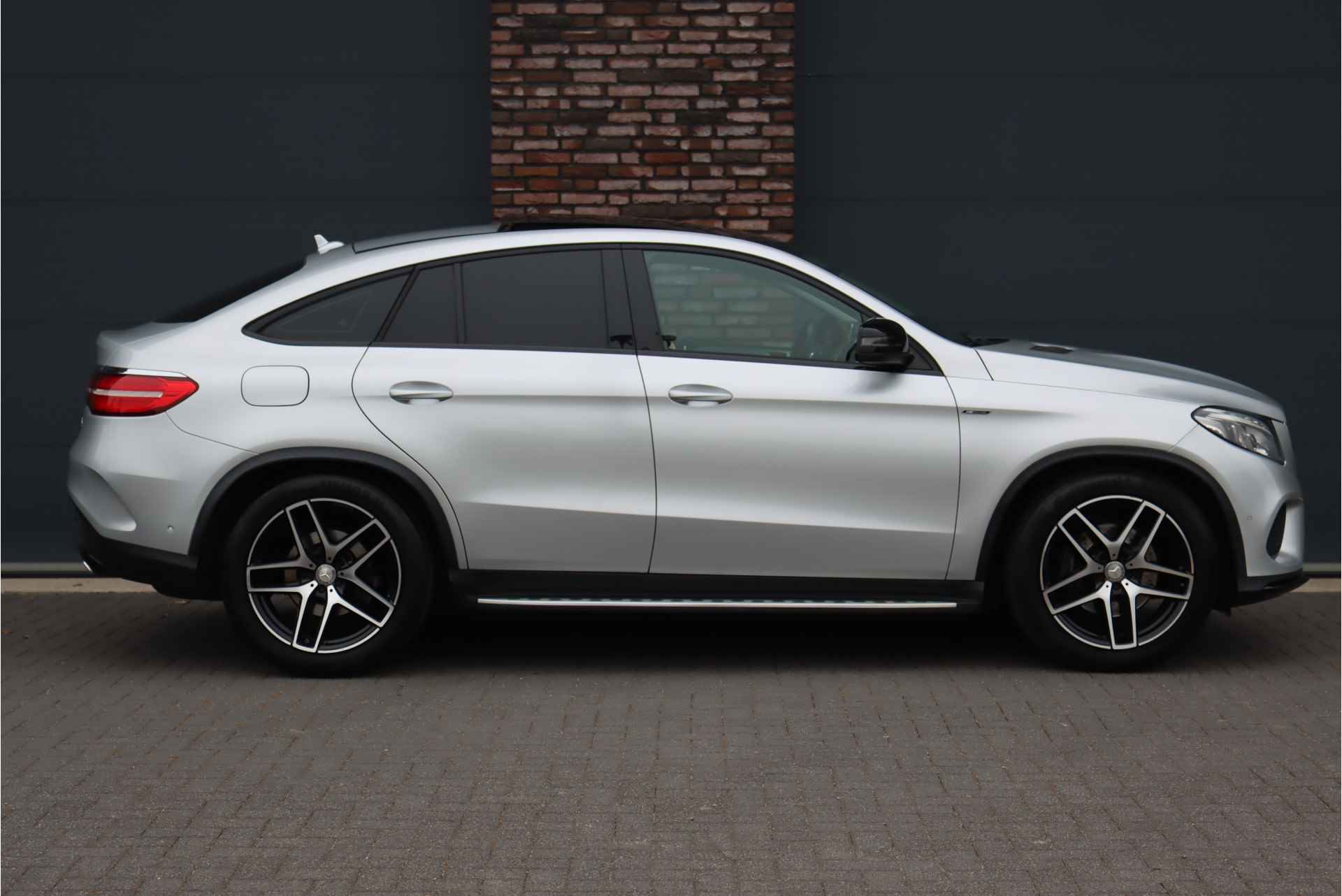 Mercedes-Benz GLE Coupé 350 d 4MATIC AMG Line Aut9 | Luchtvering | Panoramadak | Trekhaak | Nappa Leder | Led Intelligent Light | Nightpakket | Dodehoekassistent | Camera | Spoorpakket | - 12/39