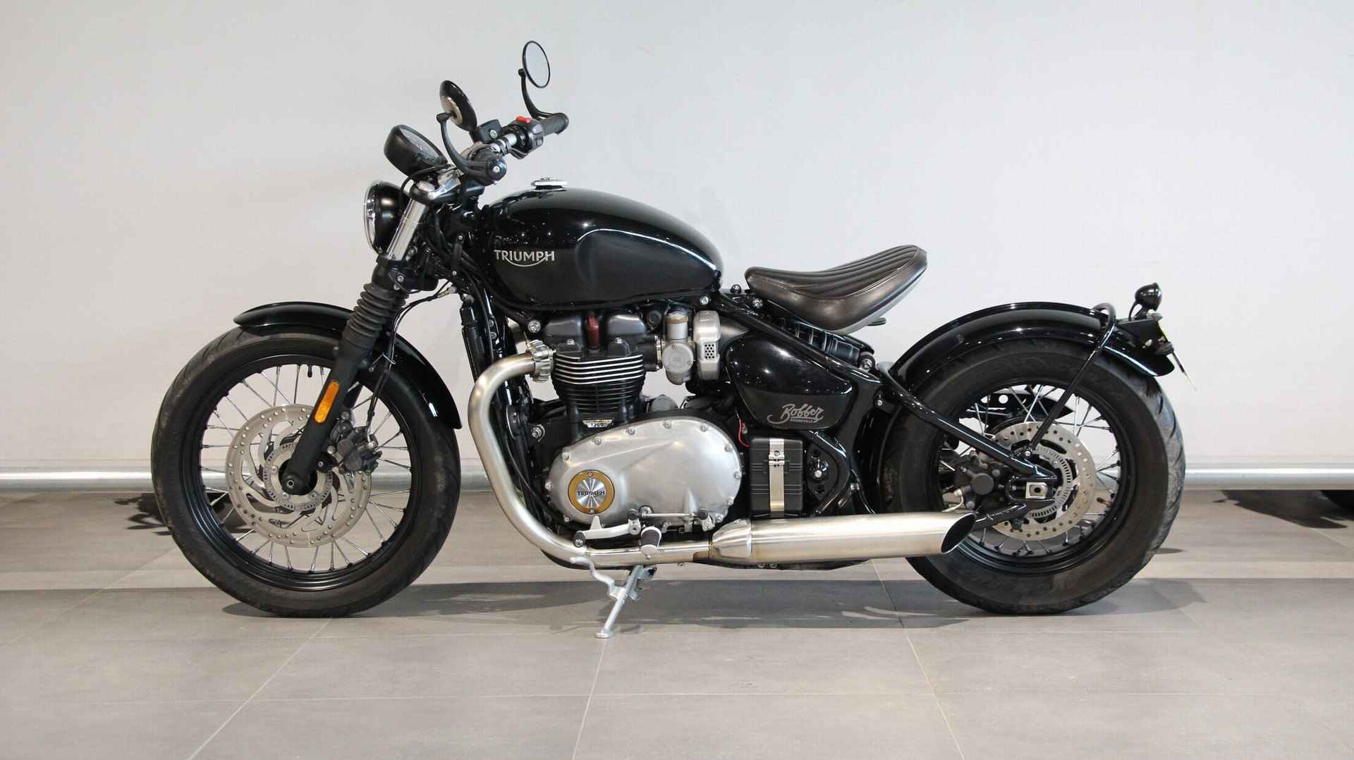 Triumph BONNEVILLE BOBBER - 2/17