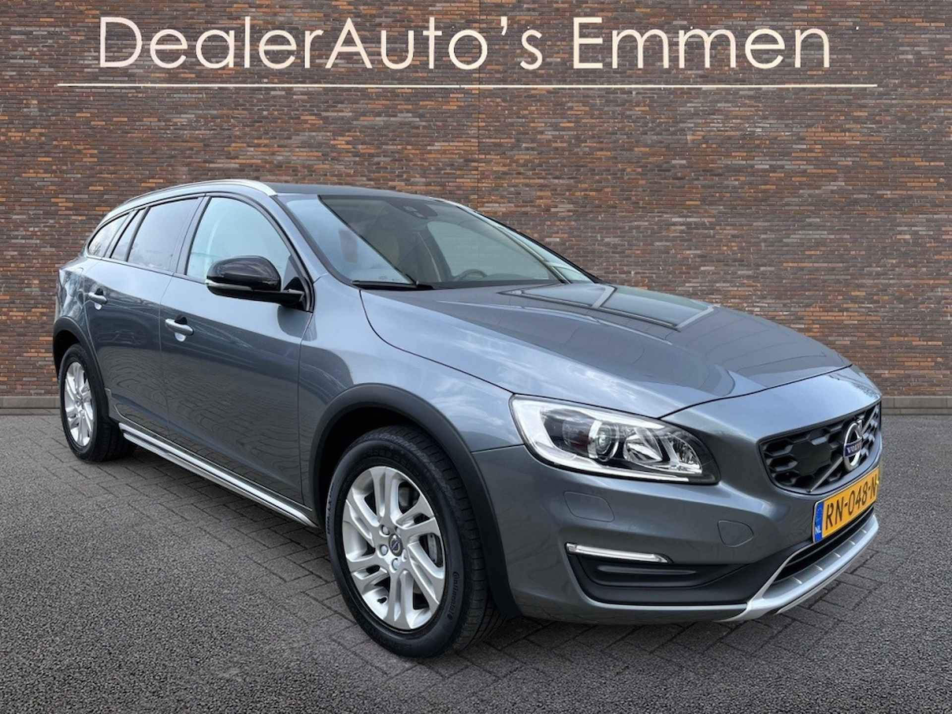 Volvo V60 Cross Country 2.0 D4 LEDER SCHUIFDAK XENON LED NAVIGATIE - 2/40