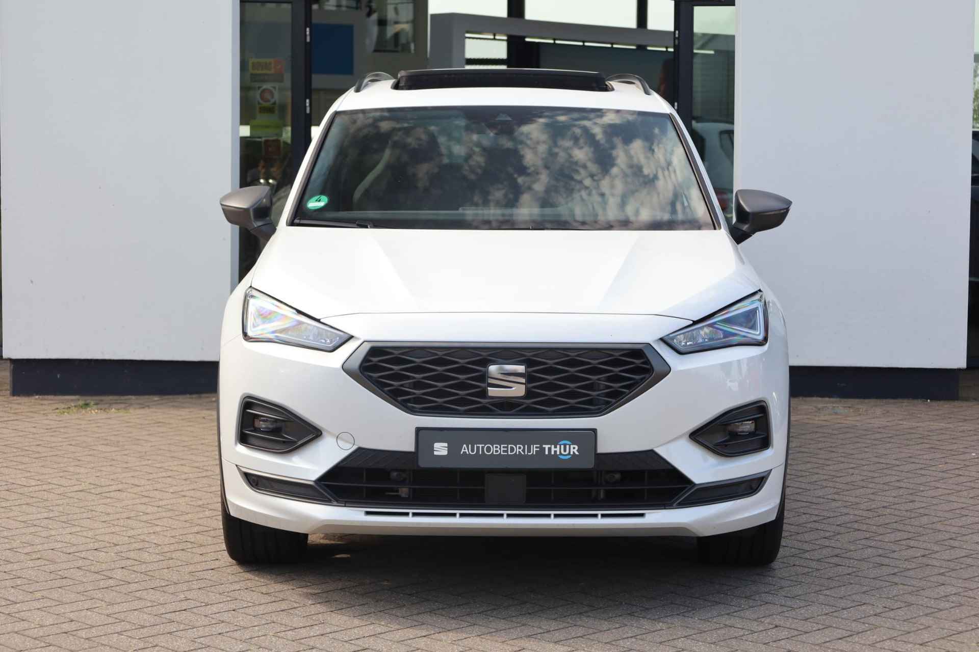 SEAT Tarraco 1.4 TSI e-Hybrid PHEV FR 245PK / 180kW Elektrisch glazen panorama-dak, achtruitrijcamera, 3-zone climatronic, voorstoelen + achterbank verwarmbaar, draadloze telefoonlader, Apple Carplay & Android Auto, adaptief dempingsysteem (DCC), buitenspiegels elektrisch verstel- opklap- en verwarmbaar met geheugen en verlichting, elektrisch verstelbare bestuurdersstoel met geheugen, adaptive cruise control, LED koplampen, full map navigatie, Keyless Entry, sportstoelen, file assitent, 20'' LMV - 3/52