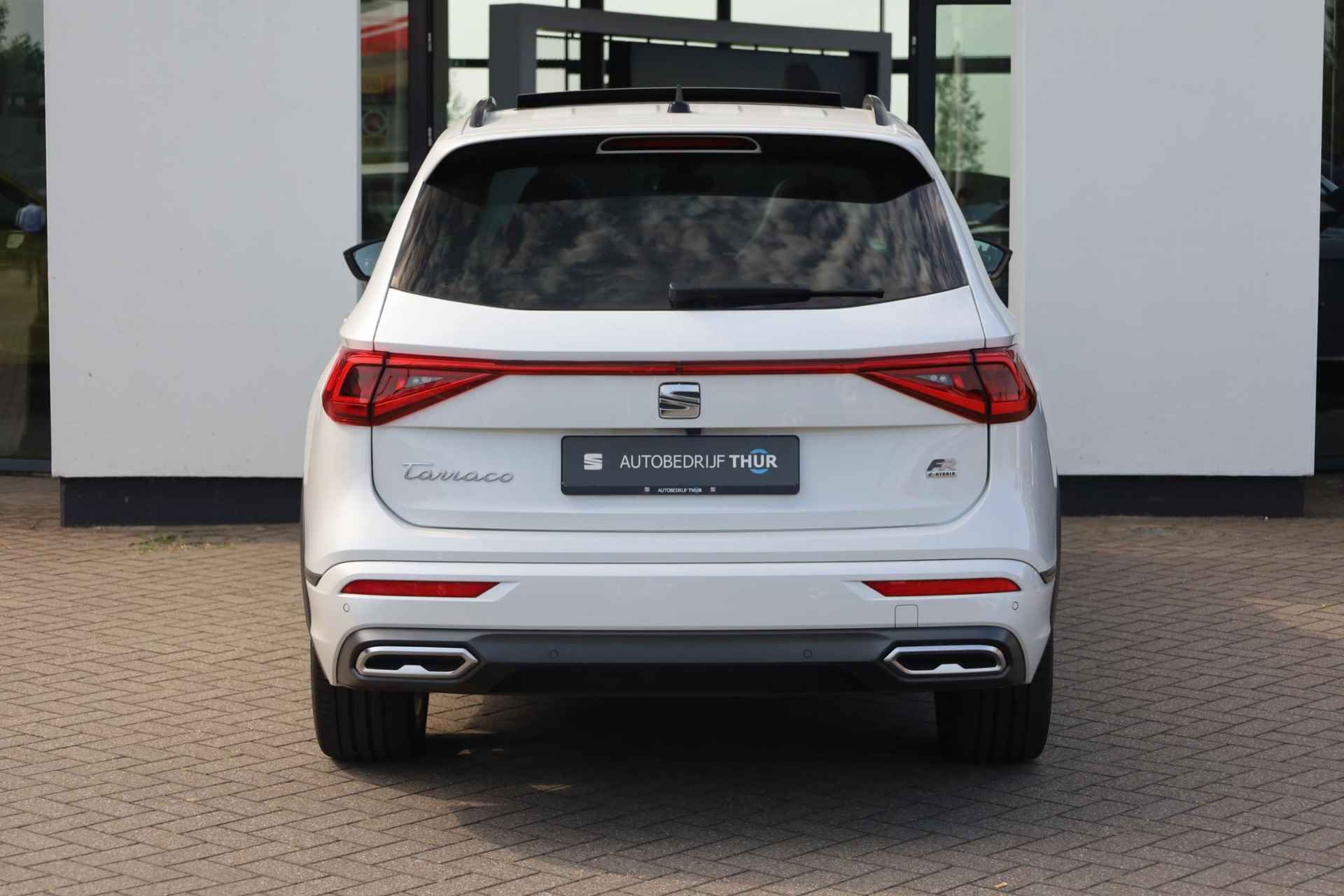 SEAT Tarraco 1.4 TSI e-Hybrid PHEV FR 245PK / 180kW Elektrisch glazen panorama-dak, achtruitrijcamera, 3-zone climatronic, voorstoelen + achterbank verwarmbaar, draadloze telefoonlader, Apple Carplay & Android Auto, adaptief dempingsysteem (DCC), buitenspiegels elektrisch verstel- opklap- en verwarmbaar met geheugen en verlichting, elektrisch verstelbare bestuurdersstoel met geheugen, adaptive cruise control, LED koplampen, full map navigatie, Keyless Entry, sportstoelen, file assitent, 20'' LMV - 7/52