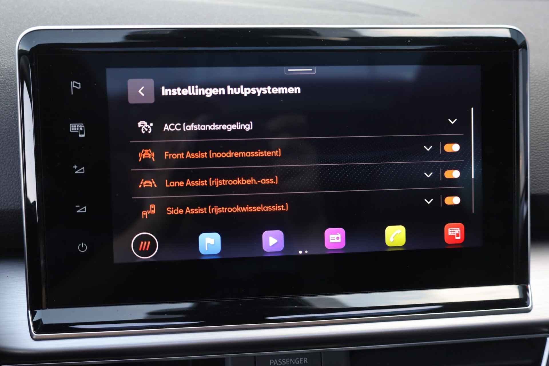 SEAT Tarraco 1.4 TSI e-Hybrid PHEV FR 245PK / 180kW Elektrisch glazen panorama-dak, achtruitrijcamera, 3-zone climatronic, voorstoelen + achterbank verwarmbaar, draadloze telefoonlader, Apple Carplay & Android Auto, adaptief dempingsysteem (DCC), buitenspiegels elektrisch verstel- opklap- en verwarmbaar met geheugen en verlichting, elektrisch verstelbare bestuurdersstoel met geheugen, adaptive cruise control, LED koplampen, full map navigatie, Keyless Entry, sportstoelen, file assitent, 20'' LMV - 32/52