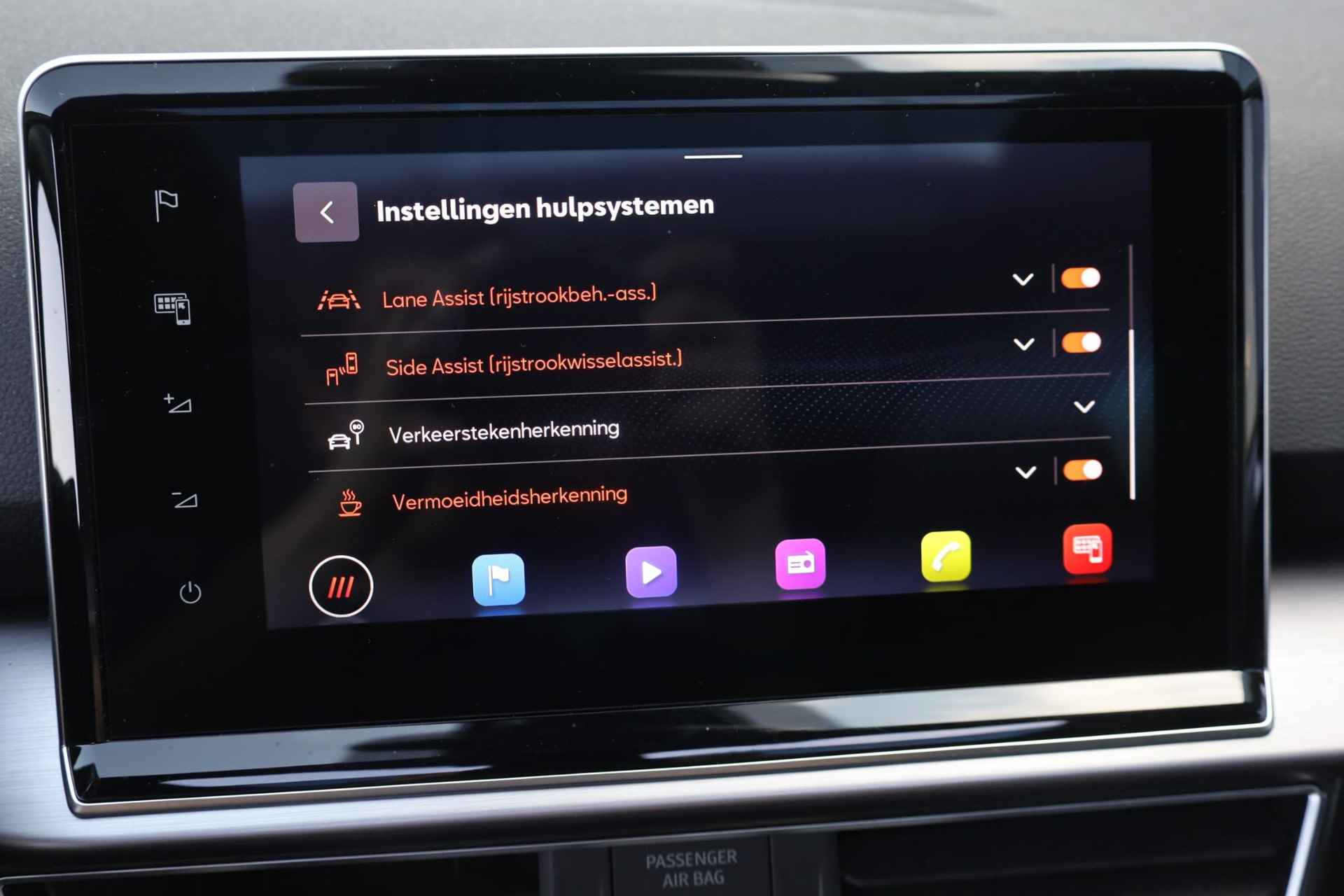 SEAT Tarraco 1.4 TSI e-Hybrid PHEV FR 245PK / 180kW Elektrisch glazen panorama-dak, achtruitrijcamera, 3-zone climatronic, voorstoelen + achterbank verwarmbaar, draadloze telefoonlader, Apple Carplay & Android Auto, adaptief dempingsysteem (DCC), buitenspiegels elektrisch verstel- opklap- en verwarmbaar met geheugen en verlichting, elektrisch verstelbare bestuurdersstoel met geheugen, adaptive cruise control, LED koplampen, full map navigatie, Keyless Entry, sportstoelen, file assitent, 20'' LMV - 33/52