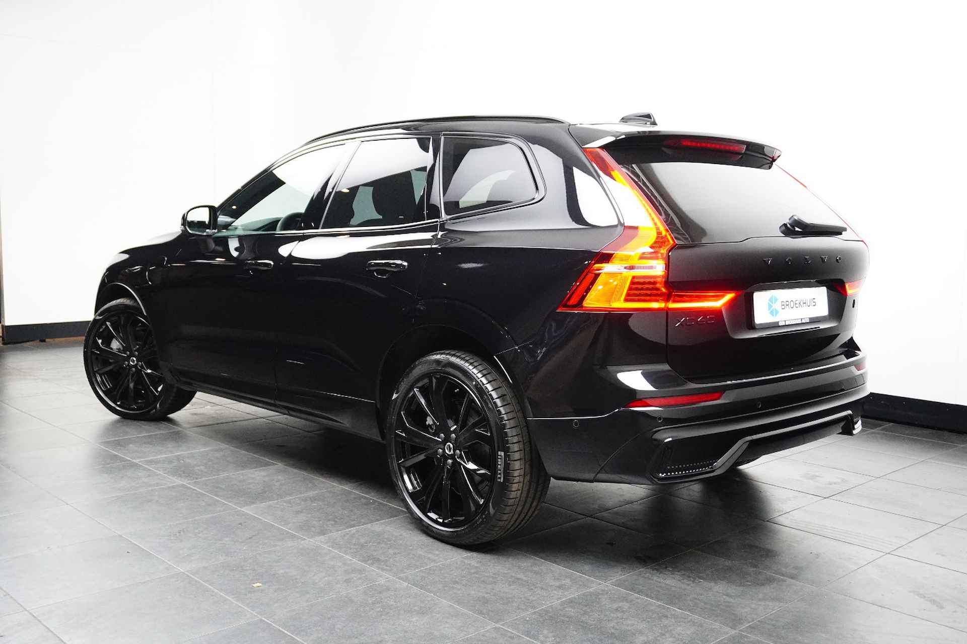 Volvo XC60 T8 455PK AWD Ultra Black Edition | HUD | HK Audio | Leder dash | Adapt LED | Getint Glas - 2/22