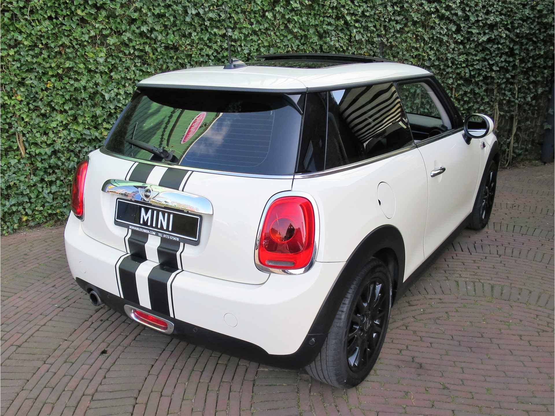 MINI Cooper 1.2 One Chili Business met Navi, Pano.dak, Park.ass, Clima en 16" - 2/43