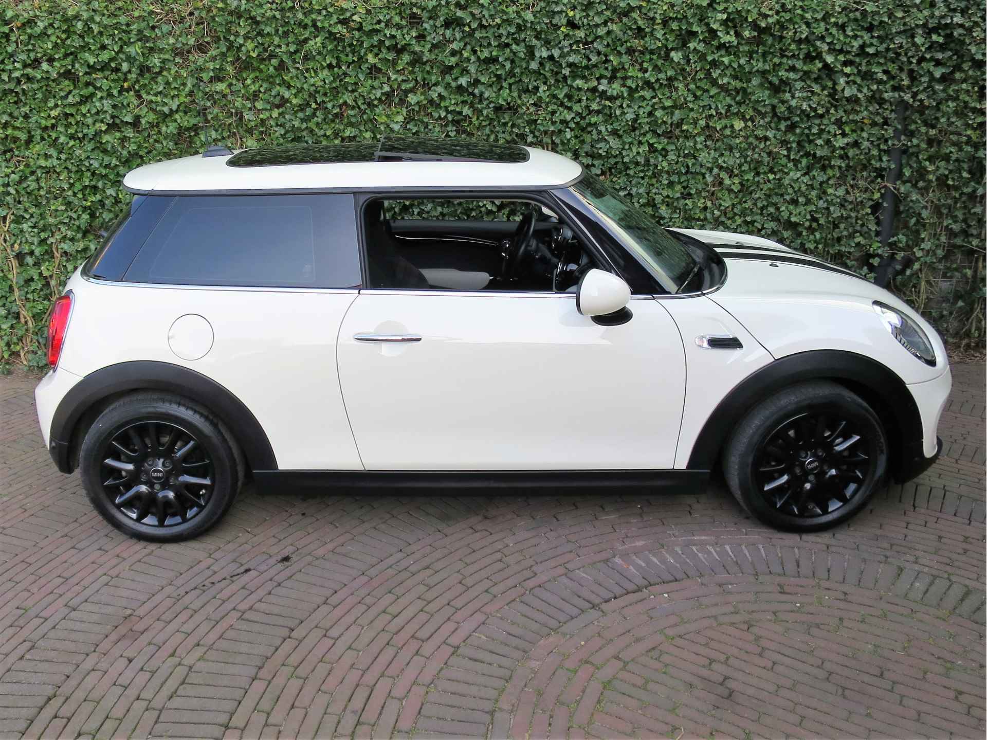 MINI Cooper 1.2 One Chili Business met Navi, Pano.dak, Park.ass, Clima en 16" - 7/43