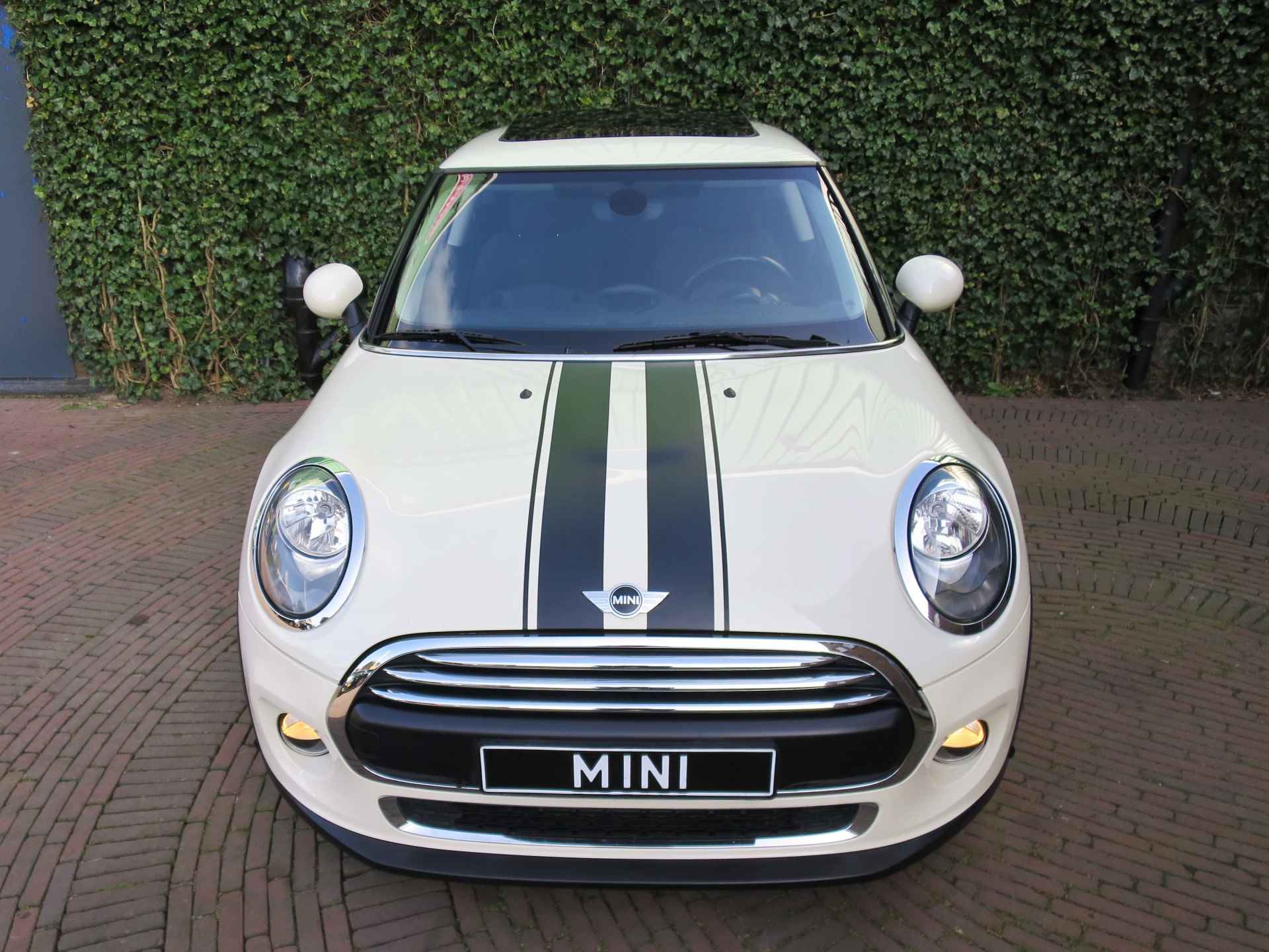 MINI Cooper 1.2 One Chili Business met Navi, Pano.dak, Park.ass, Clima en 16" - 8/43