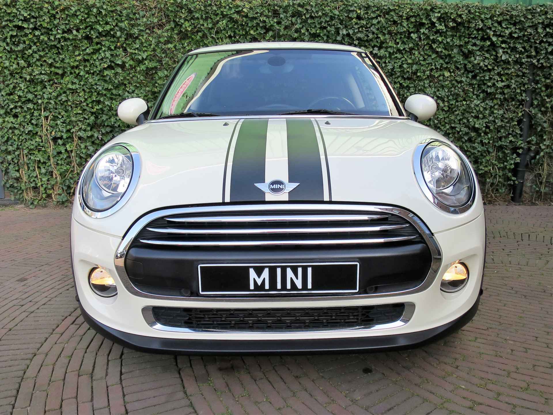 MINI Cooper 1.2 One Chili Business met Navi, Pano.dak, Park.ass, Clima en 16" - 32/43