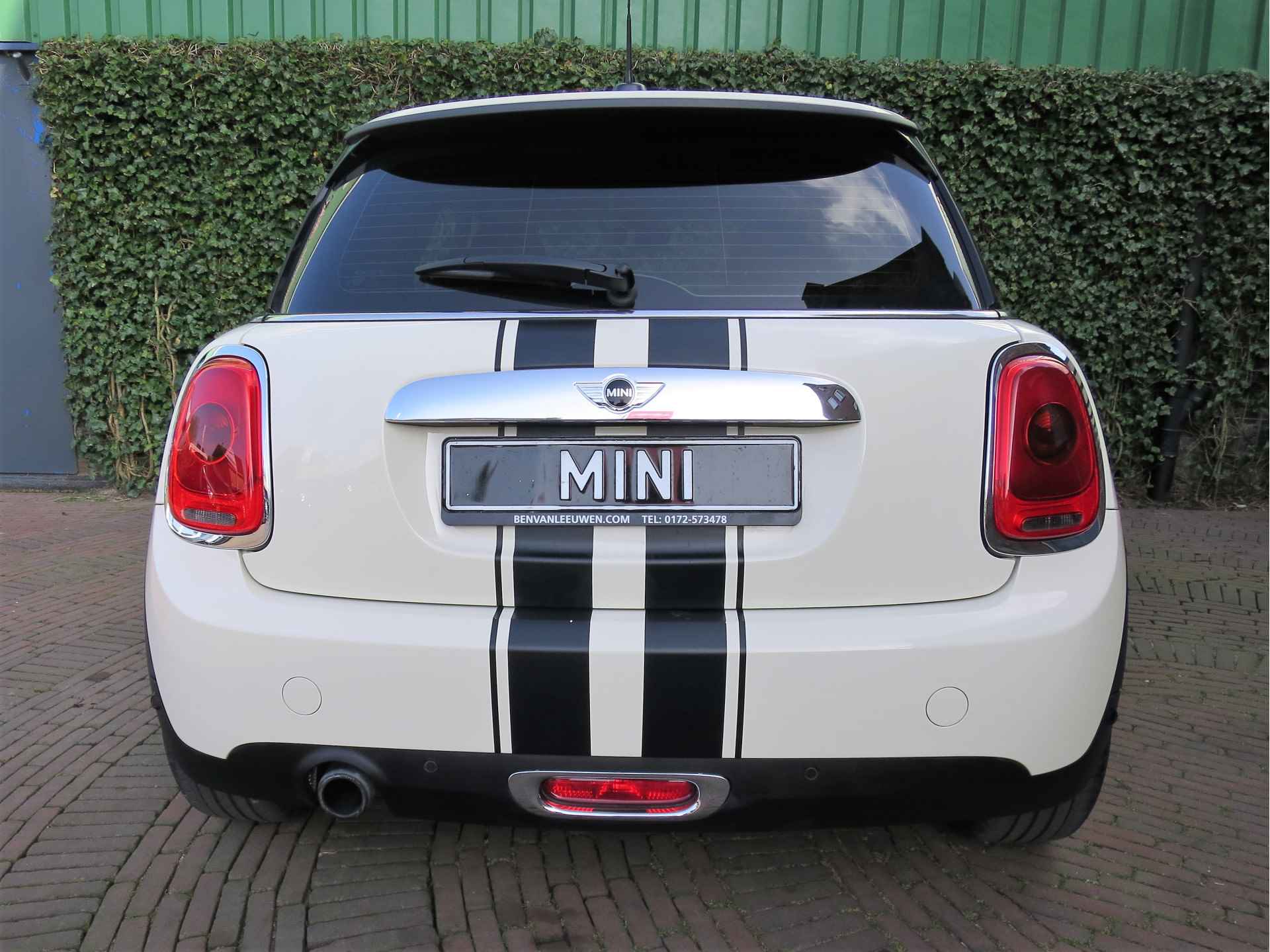 MINI Cooper 1.2 One Chili Business met Navi, Pano.dak, Park.ass, Clima en 16" - 33/43