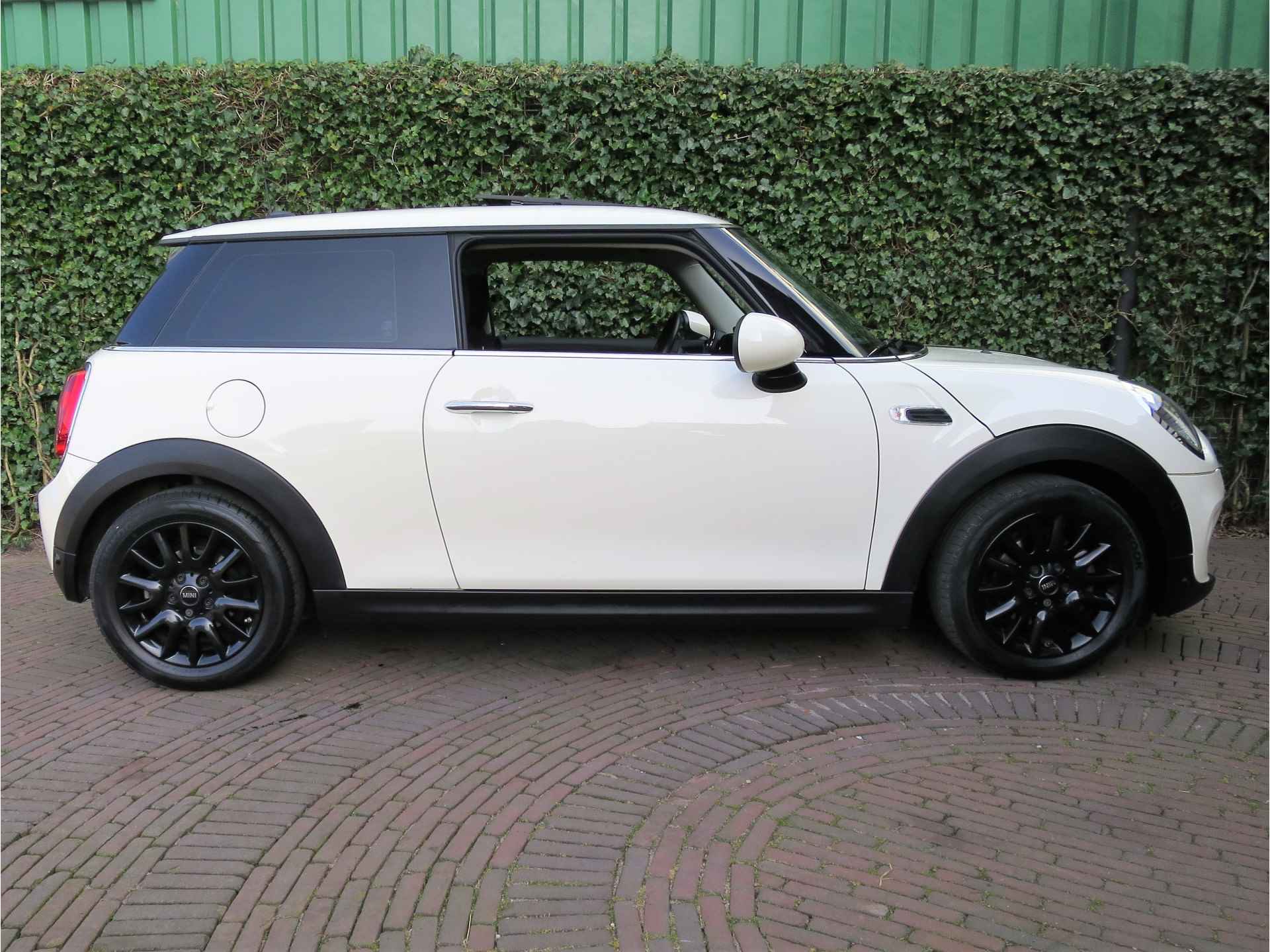 MINI Cooper 1.2 One Chili Business met Navi, Pano.dak, Park.ass, Clima en 16" - 35/43