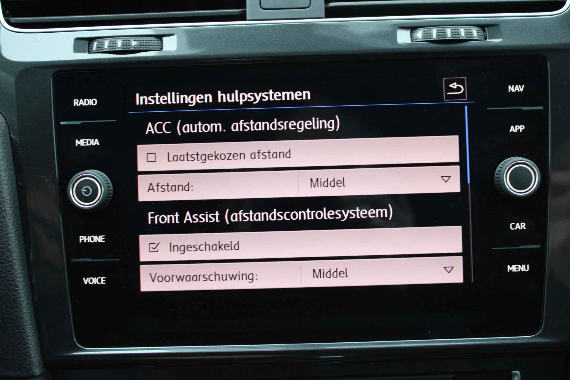 Volkswagen e-Golf E-DITION Navigatie / Partkeersensoren LED verlichting / Clima / Bluetooth / Cruise - 20/38