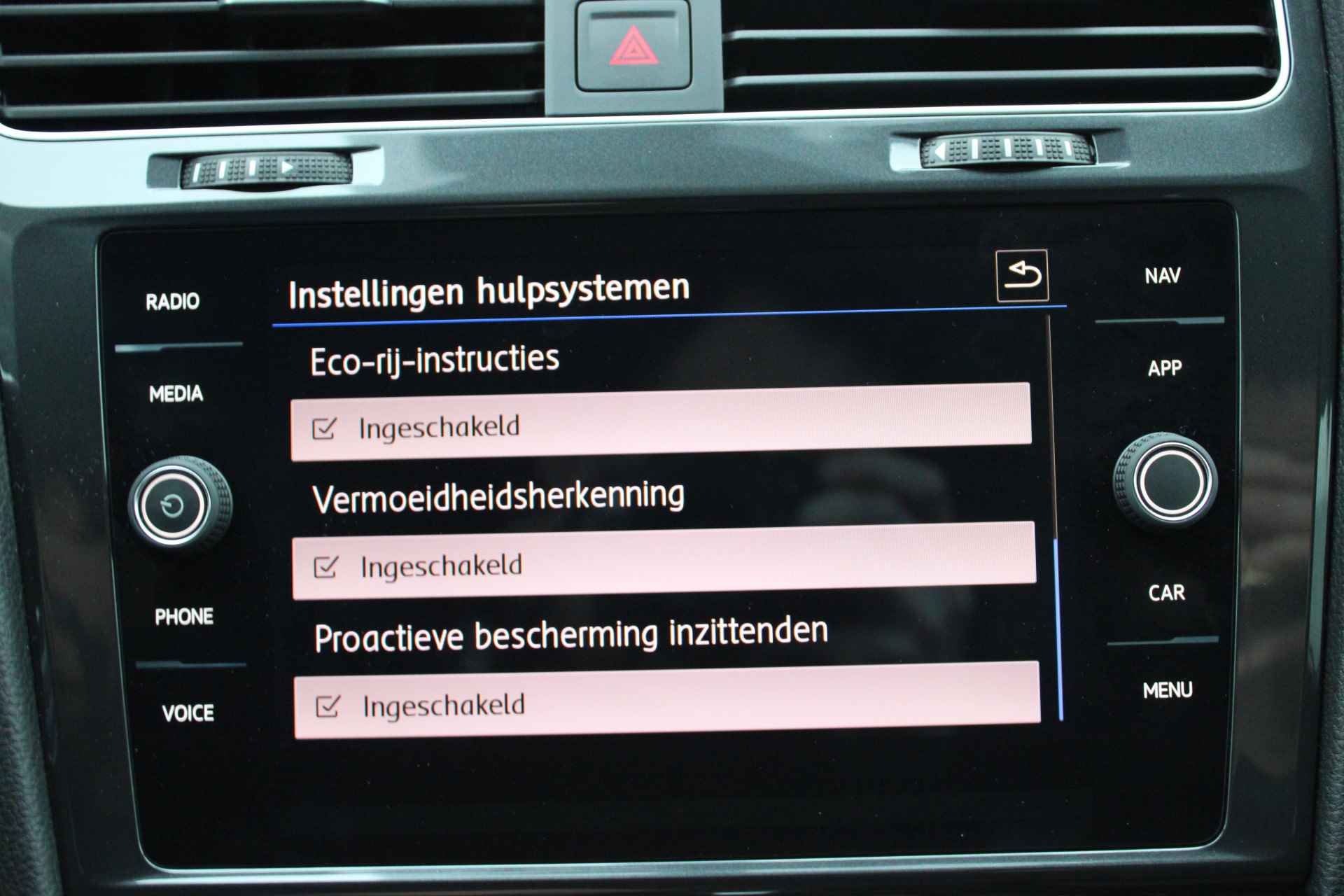 Volkswagen e-Golf E-DITION Navigatie / Partkeersensoren LED verlichting / Clima / Bluetooth / Cruise - 21/38