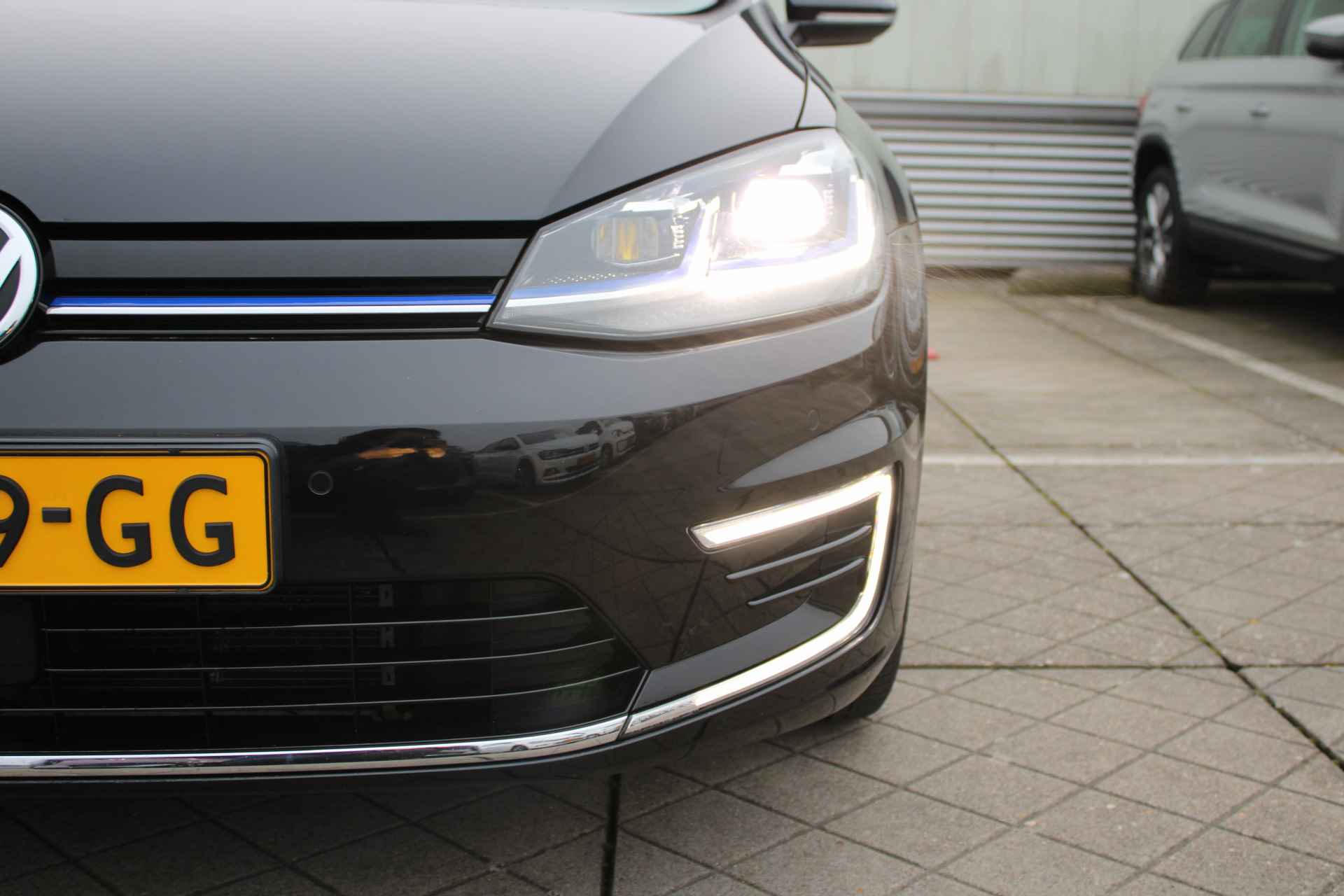 Volkswagen e-Golf E-DITION Navigatie / Partkeersensoren LED verlichting / Clima / Bluetooth / Cruise - 33/38