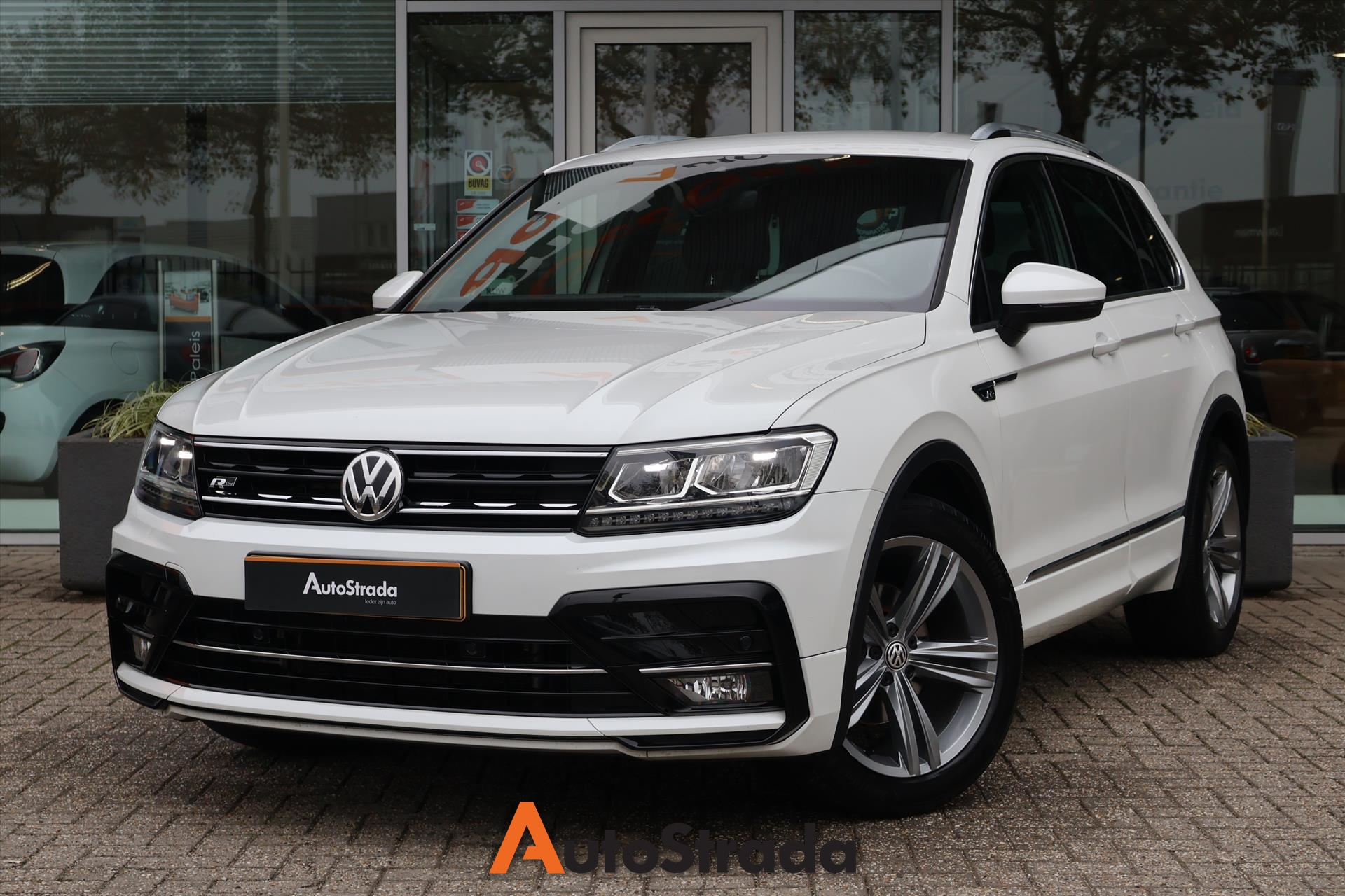 Volkswagen Tiguan 1.5 TSI R-Line 150pk | ACC | DAB | Navi | Carplay | Bluetooth | Trekhaak | 1e Eigenaar