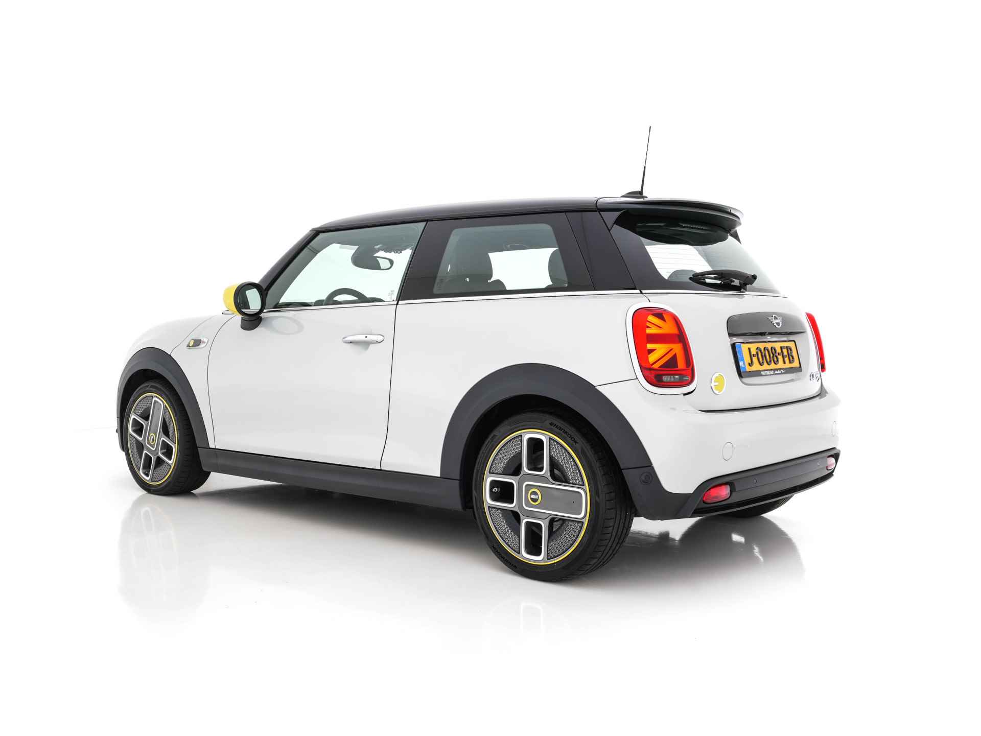 MINI Mini Electric Charged 33 kWh Mini-Excitement-Pack [3-Fase] (INCL-BTW) *FULL-LEATHER | HARMAN/KARDON-AUDIO | FULL-LED | KEYLESS | CAMERA | NAVI-FULLMAP | ECC | PDC | CRUISE | SPORT-SEATS | DIGI-COCKPIT | DAB | HUD | AMBIENT-LIGHT | 17"ALU* - 4/34