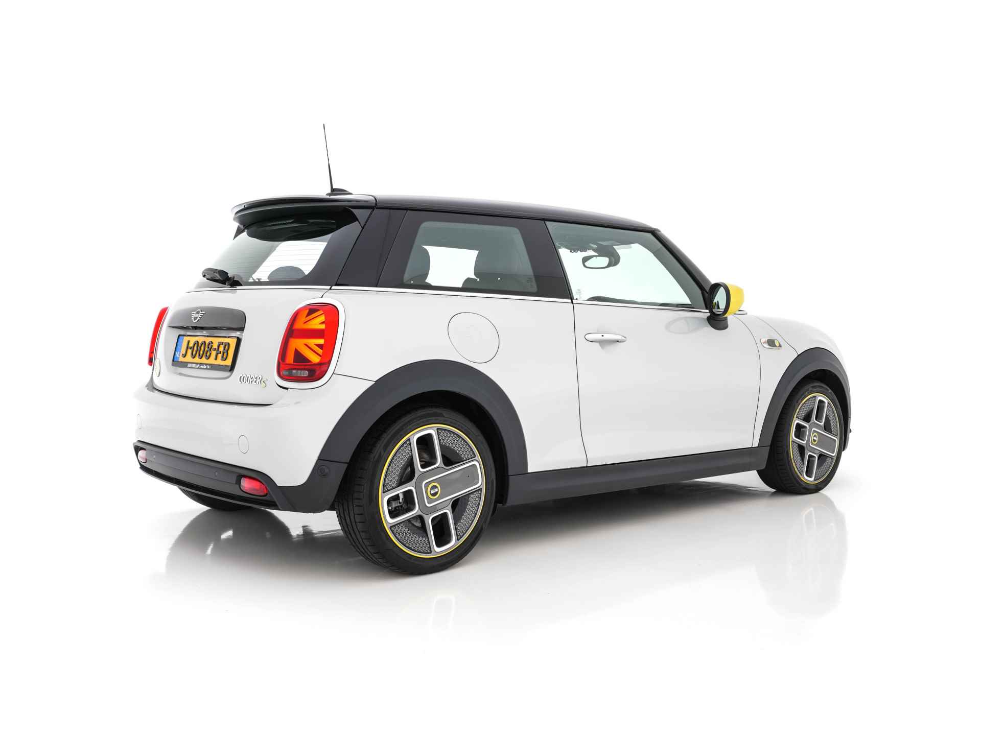 MINI Mini Electric Charged 33 kWh Mini-Excitement-Pack [3-Fase] (INCL-BTW) *FULL-LEATHER | HARMAN/KARDON-AUDIO | FULL-LED | KEYLESS | CAMERA | NAVI-FULLMAP | ECC | PDC | CRUISE | SPORT-SEATS | DIGI-COCKPIT | DAB | HUD | AMBIENT-LIGHT | 17"ALU* - 6/34