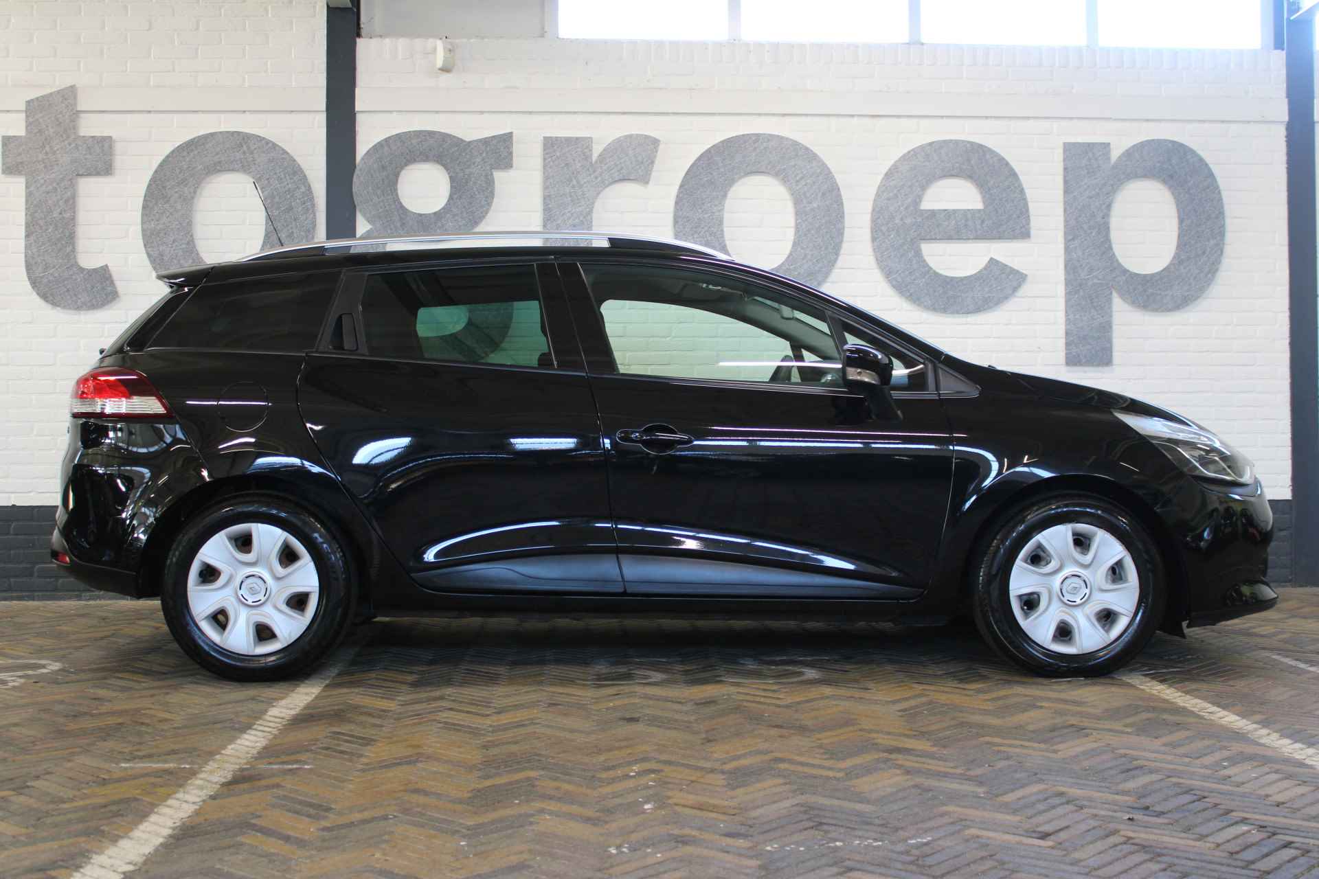 Renault Clio Estate 1.5 dCi ECO Expression | Navigatie | Cruise control | Airco | Parkeersensoren | Getinte ramen | - 20/43