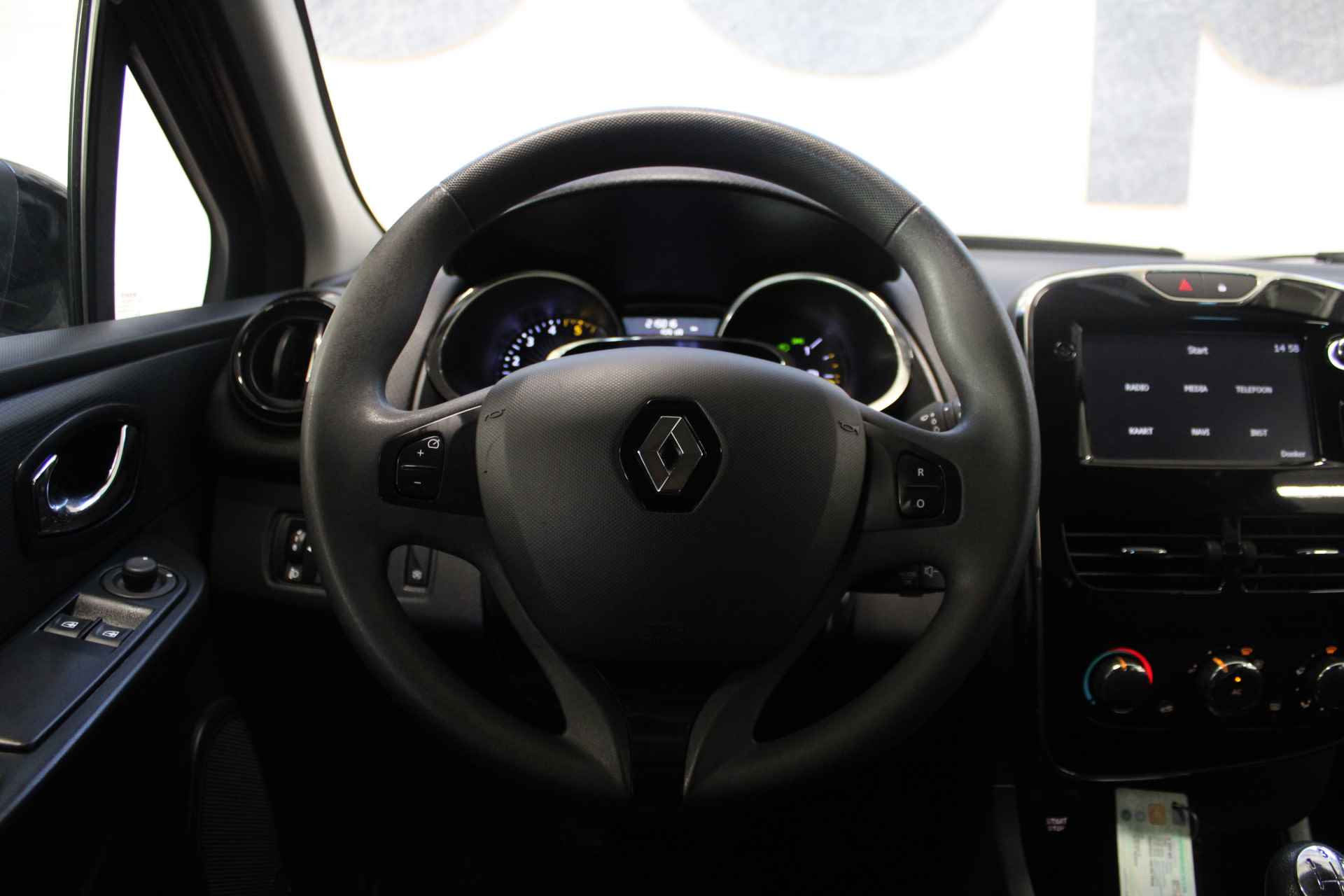 Renault Clio Estate 1.5 dCi ECO Expression | Navigatie | Cruise control | Airco | Parkeersensoren | Getinte ramen | - 39/43