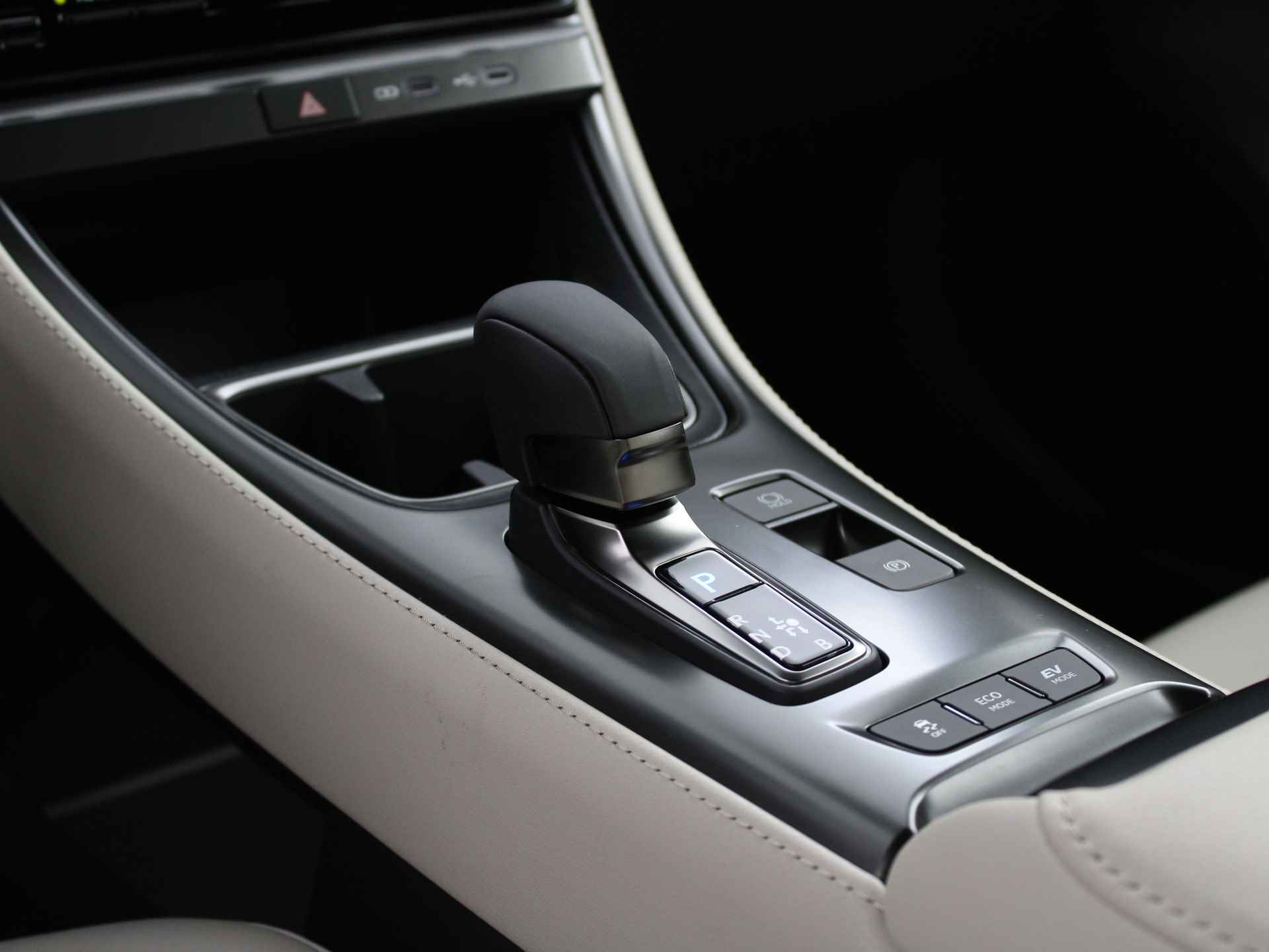 Lexus LBX Elegant | Leder | Stoel- en stuurverwarming | Park Assist | Lexus Link Pro Multimedia | - 11/49