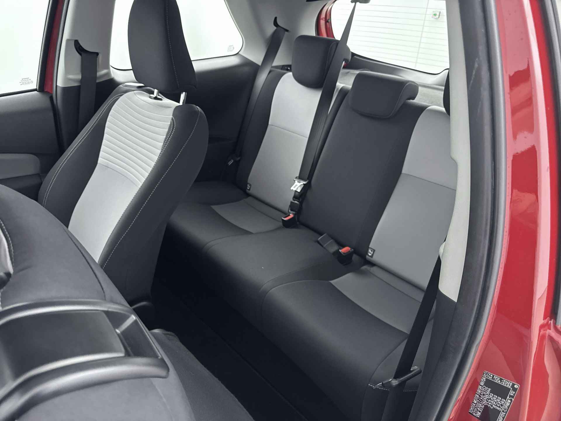 Toyota Yaris 1.5 VVT-i Comfort | Airco | Bluetooth | Radio | - 18/38