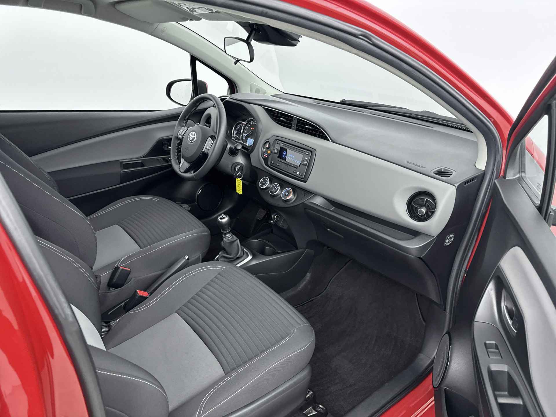 Toyota Yaris 1.5 VVT-i Comfort | Airco | Bluetooth | Radio | - 28/38