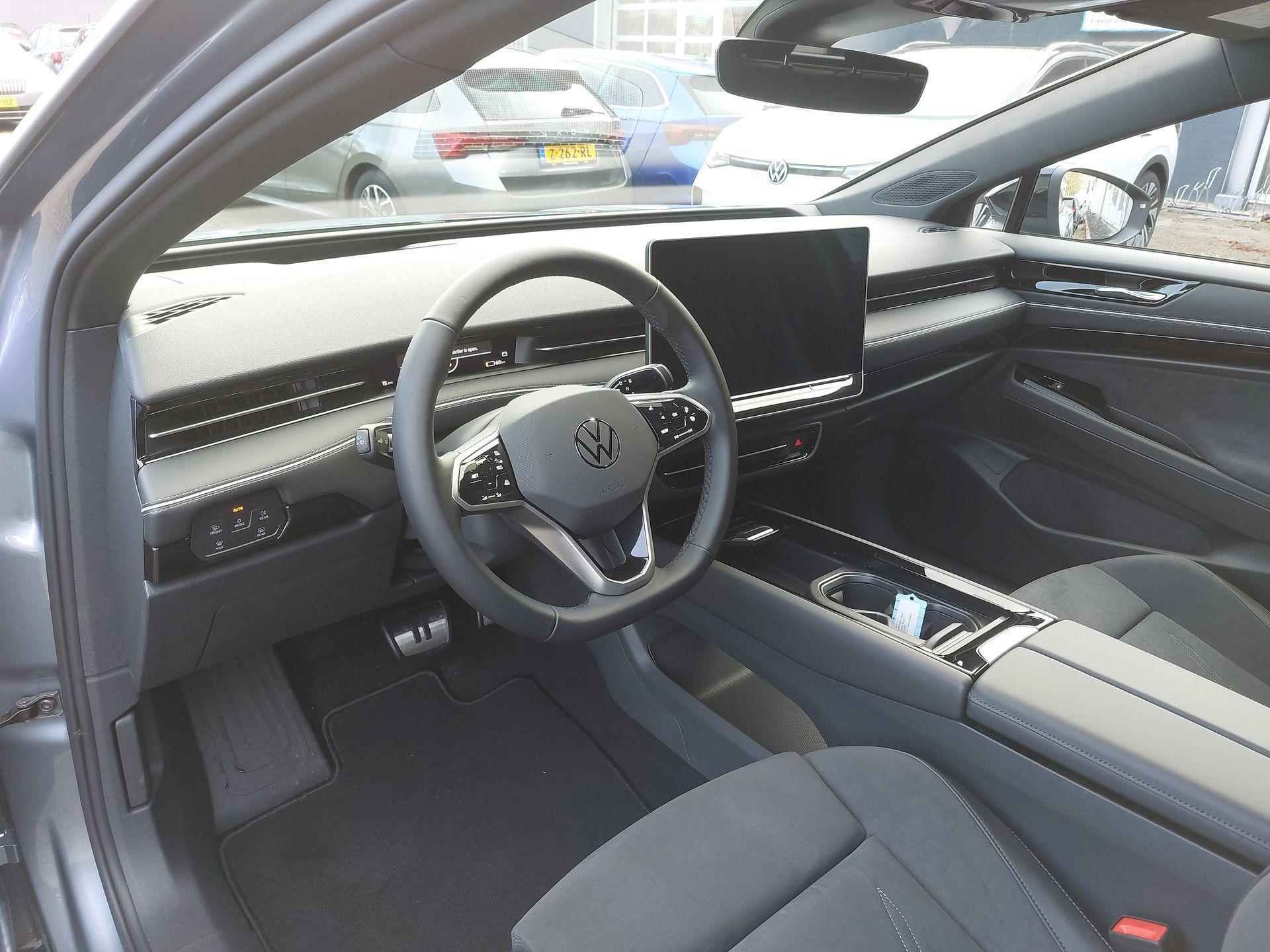 Volkswagen ID.7 Pro Business 77 kWh accu, 286 pk Variant · Warmtepomp voor actieradiusoptimalisatie · Velgen 'montreal', 20 inch lichtmetaal · - 10/15