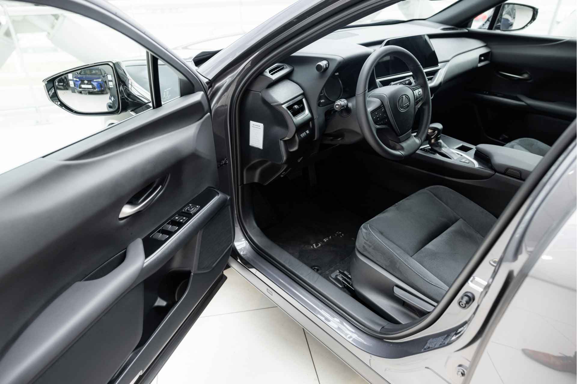 Lexus UX 250h Business Line | Achteruitrijcamera | Climate Control | Parkeersensoren | PhoneConnect | - 9/51