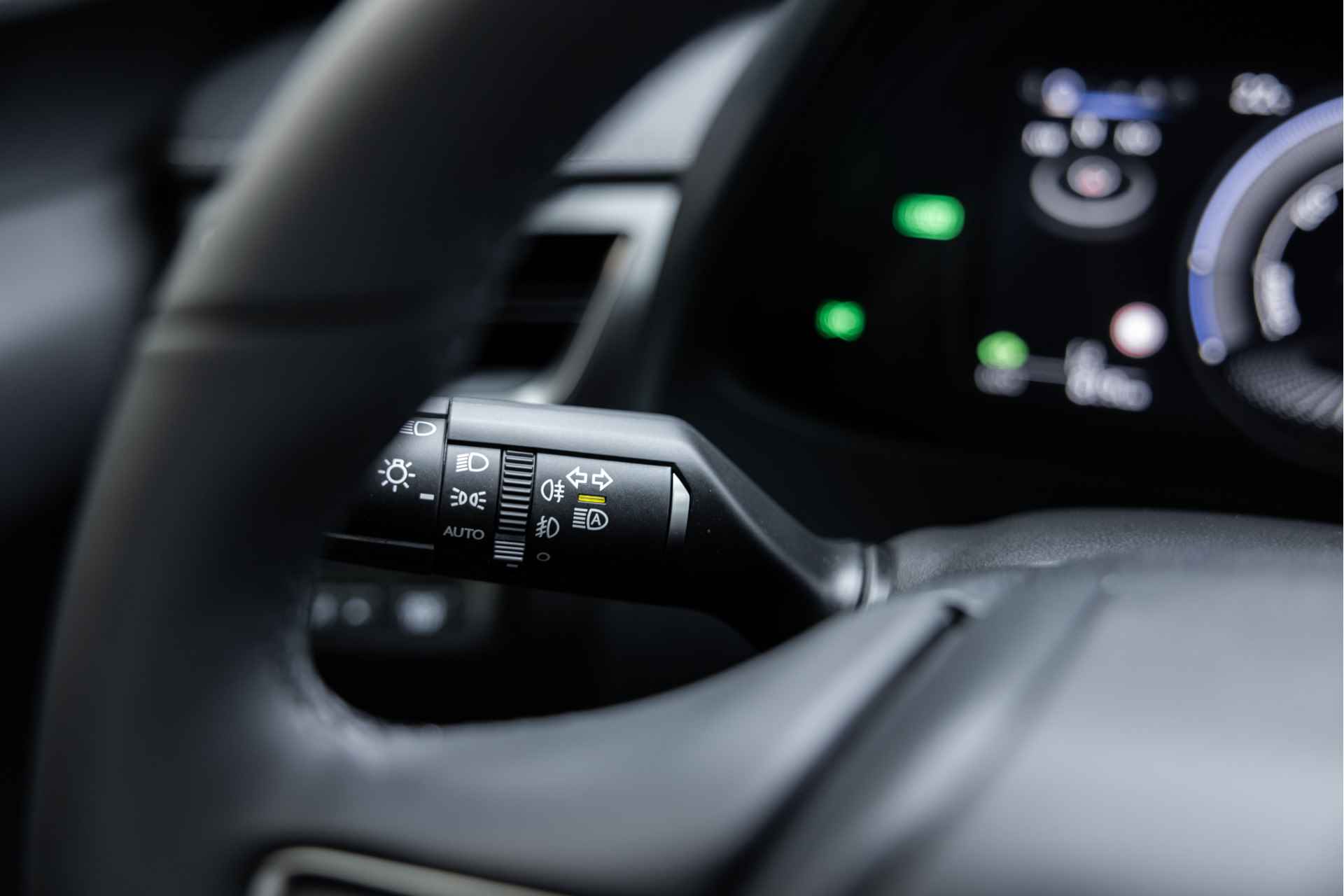 Lexus UX 250h Business Line | Achteruitrijcamera | Climate Control | Parkeersensoren | PhoneConnect | - 14/51