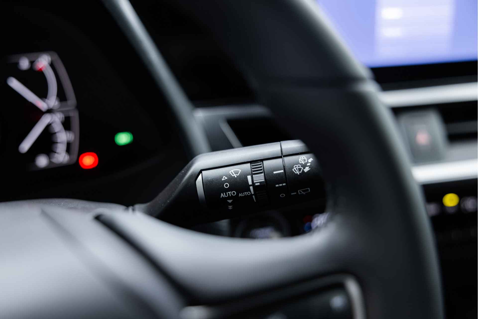 Lexus UX 250h Business Line | Achteruitrijcamera | Climate Control | Parkeersensoren | PhoneConnect | - 15/51