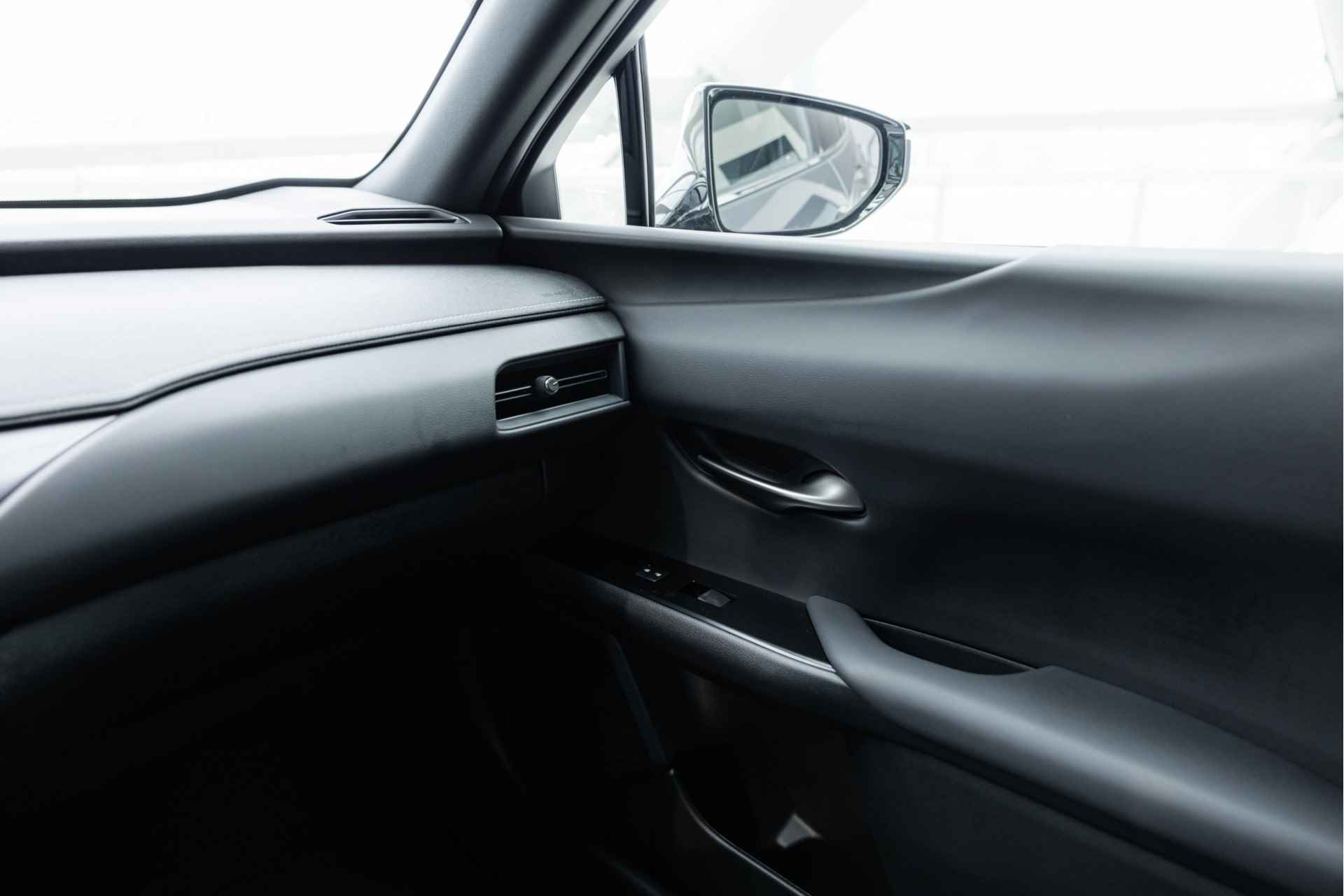 Lexus UX 250h Business Line | Achteruitrijcamera | Climate Control | Parkeersensoren | PhoneConnect | - 19/51