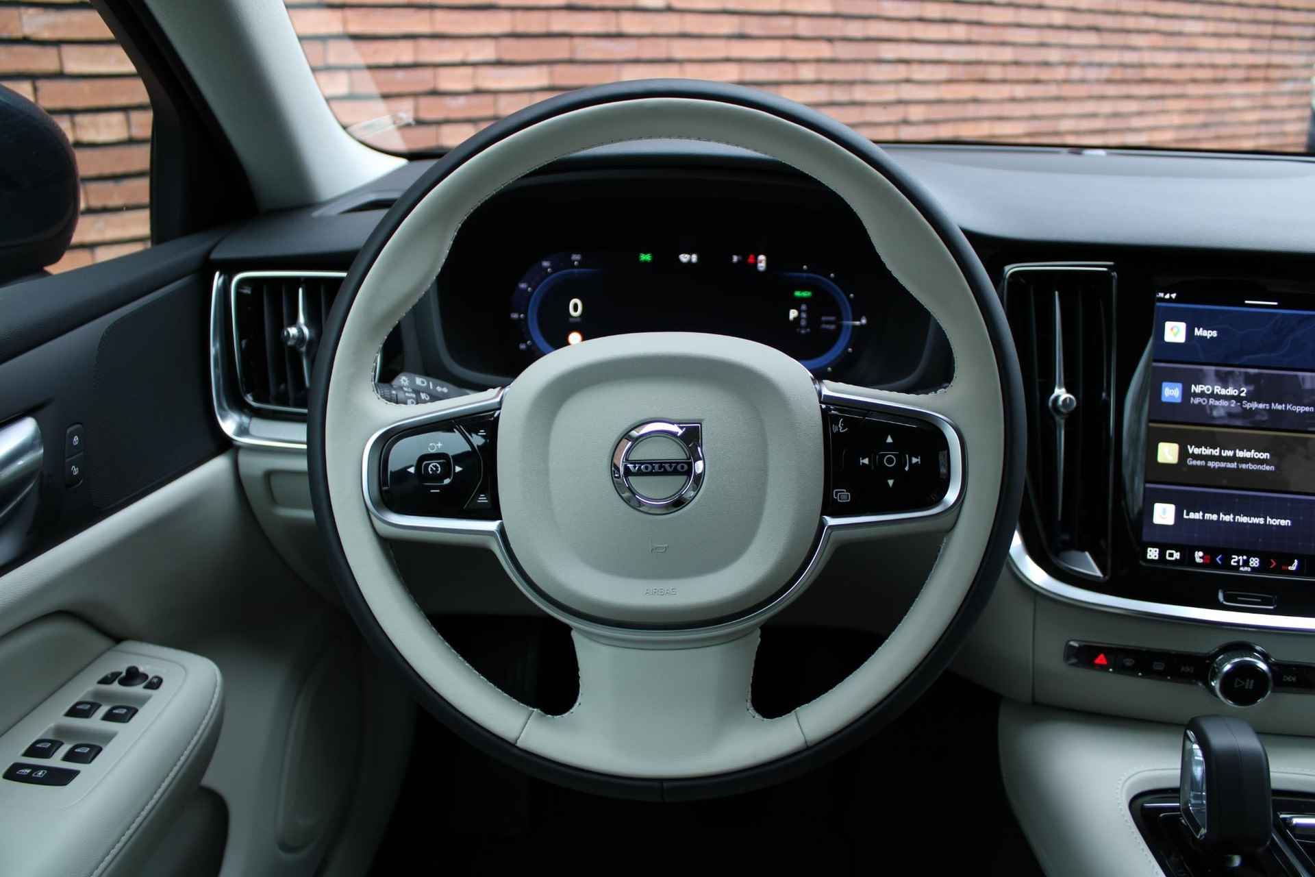 Volvo V60 T6 AWD AUT8 350PK Essential Edition | Park assist pack | Climate pack | Driver assist | Standkachel | Keyless entry | 20'' Lichtmetalen velgen | Diffuser met uitlaatstukken | - 6/18