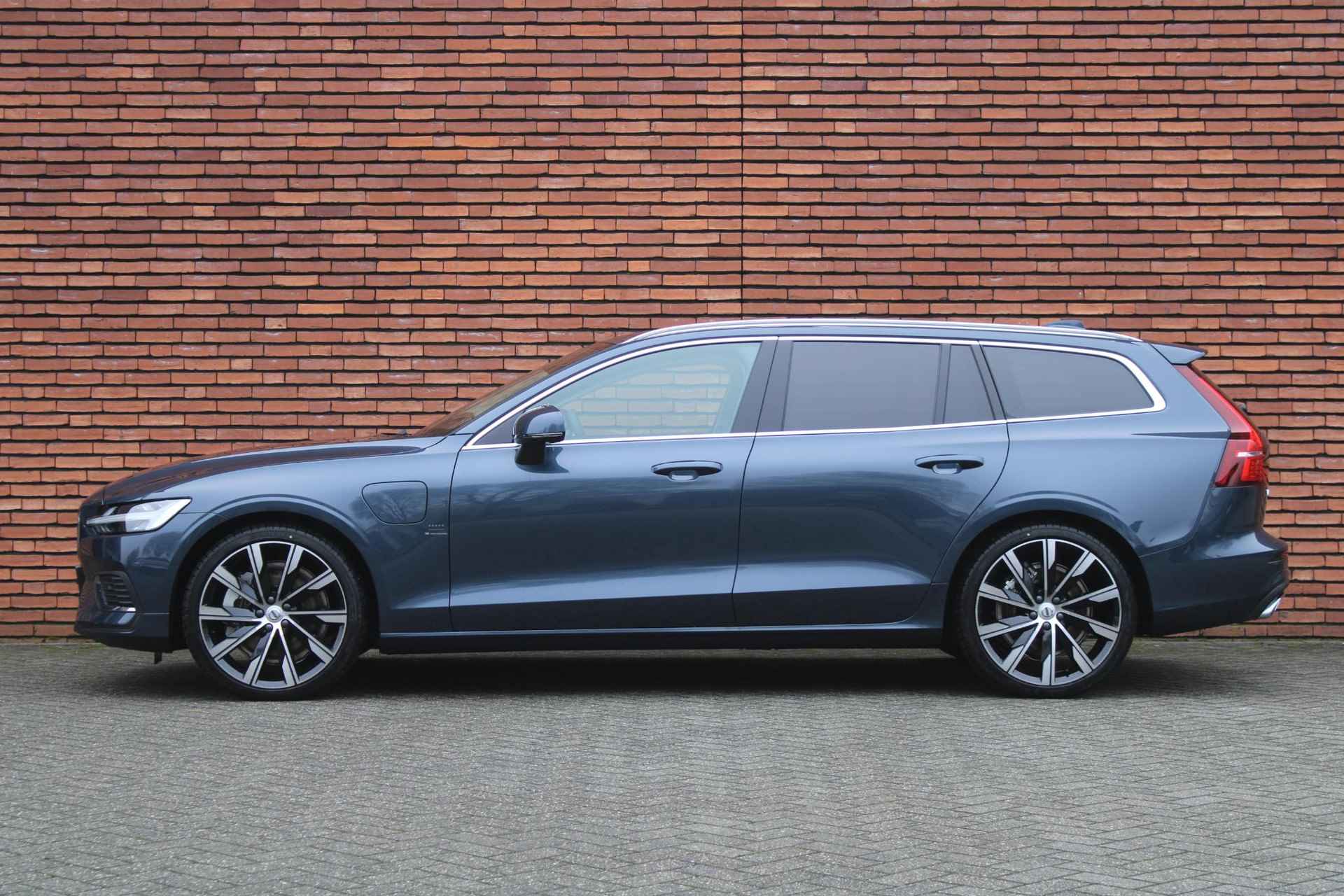 Volvo V60 T6 AWD AUT8 350PK Essential Edition | Park assist pack | Climate pack | Driver assist | Standkachel | Keyless entry | 20'' Lichtmetalen velgen | Diffuser met uitlaatstukken | - 9/18