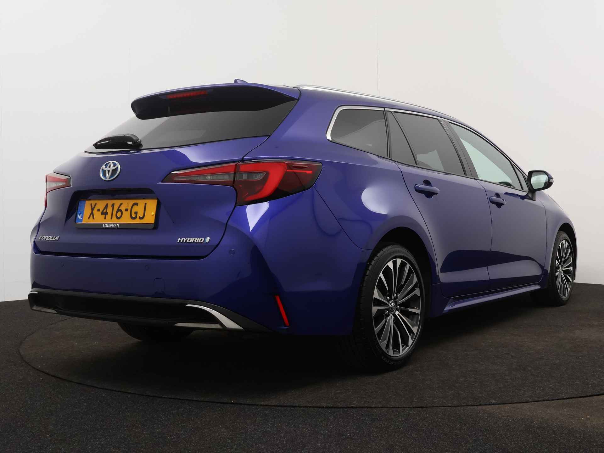 Toyota Corolla Touring Sports 1.8 Hybrid First Edition | Navigatie | Camera | Parkeersensoren | LM velgen | Stoelverwarming | Draadloze telefoonlader | Elektrisch bedienbare achterklep met sensorsturing | - 3/46