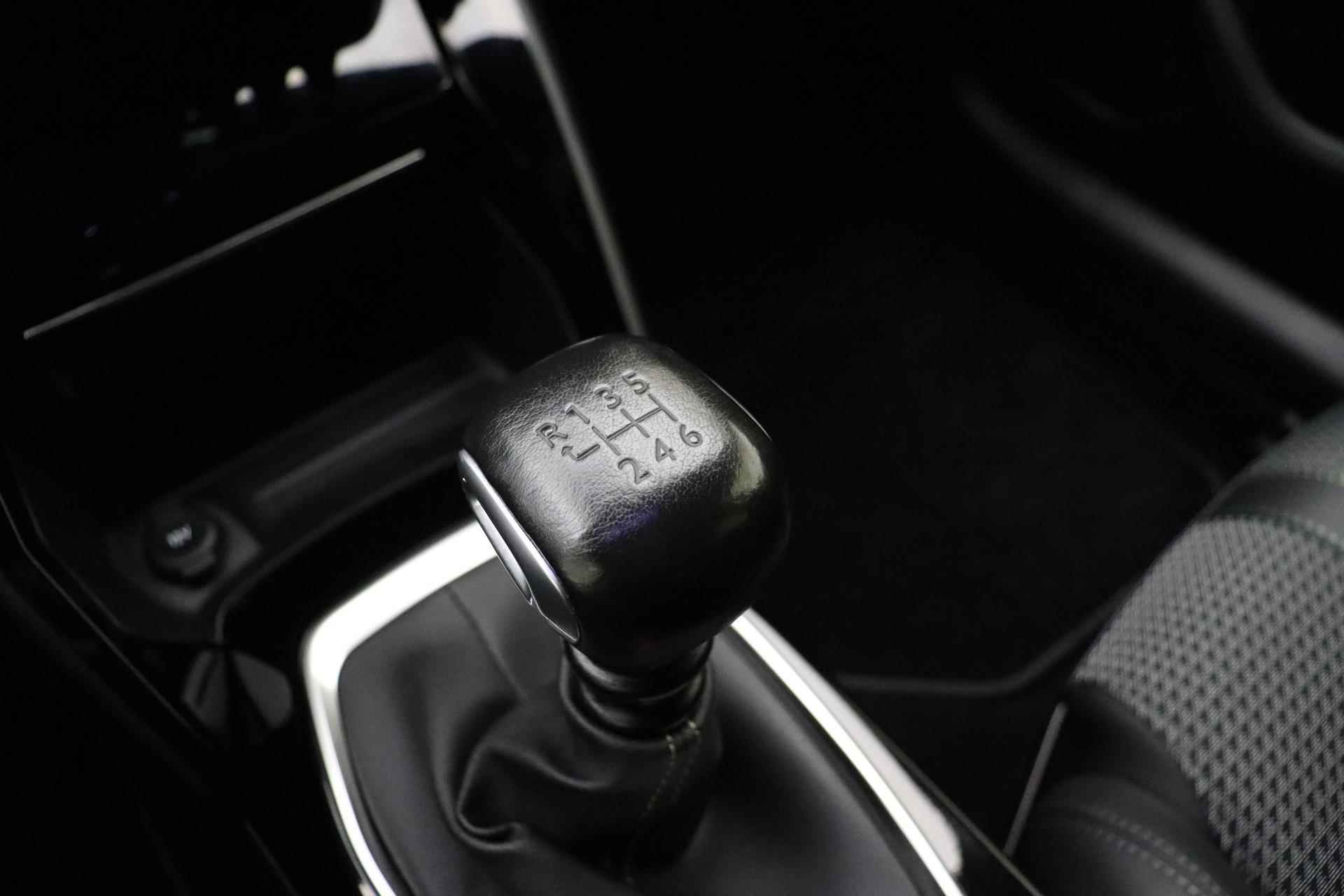 Peugeot 208 1.2 PureTech GT-Line | Navigatie | Climate & Cruise Control | Dode hoek Sensoren | LED | LMV | 3D-Cockpit | - 28/36
