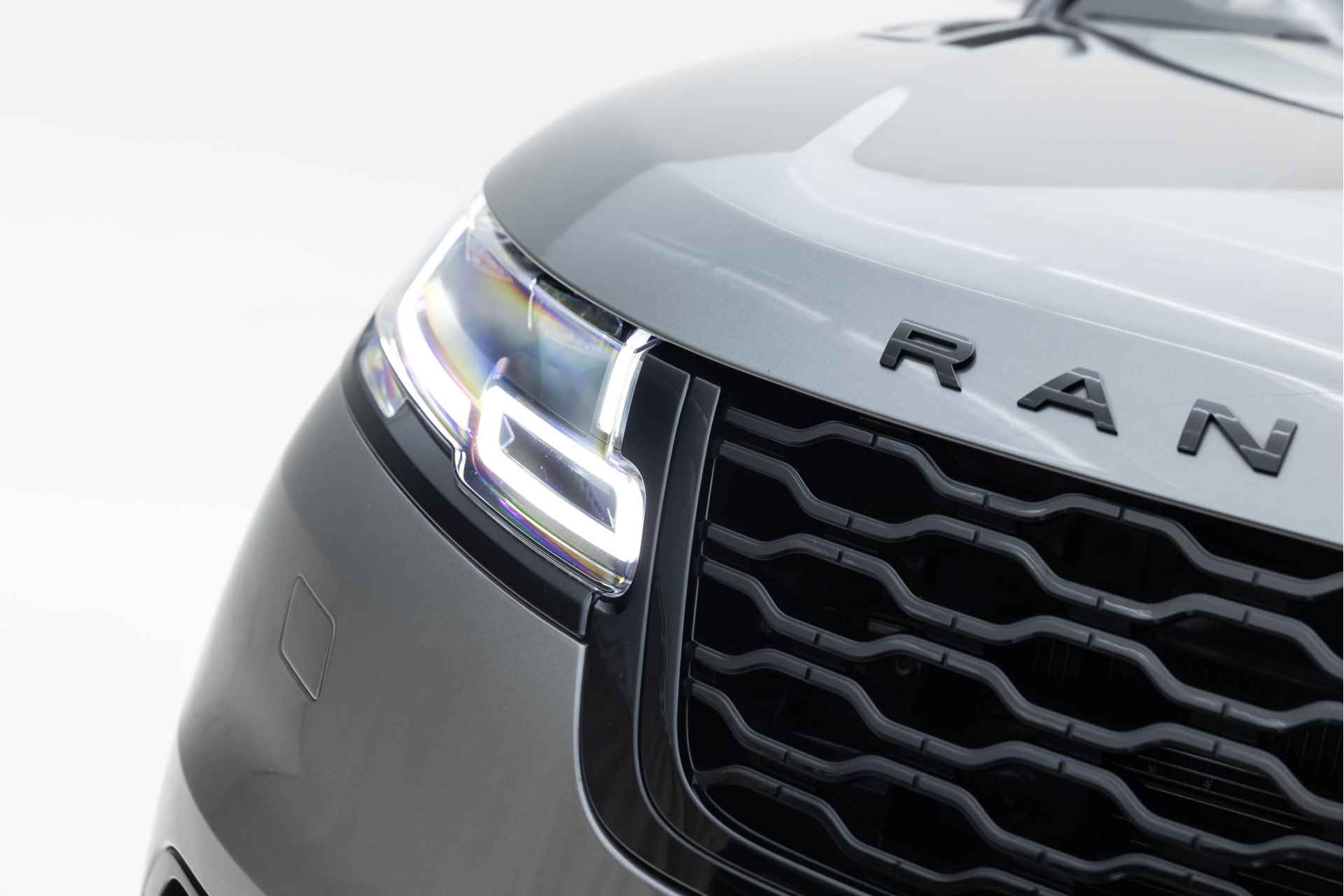 Land Rover Range Rover Velar P250 Turbo AWD R-Dynamic | Black Pack | Pano | 21 Inch | Meridian Audio | Afn Trekhaak | Verwarmbaar stuur - 28/36