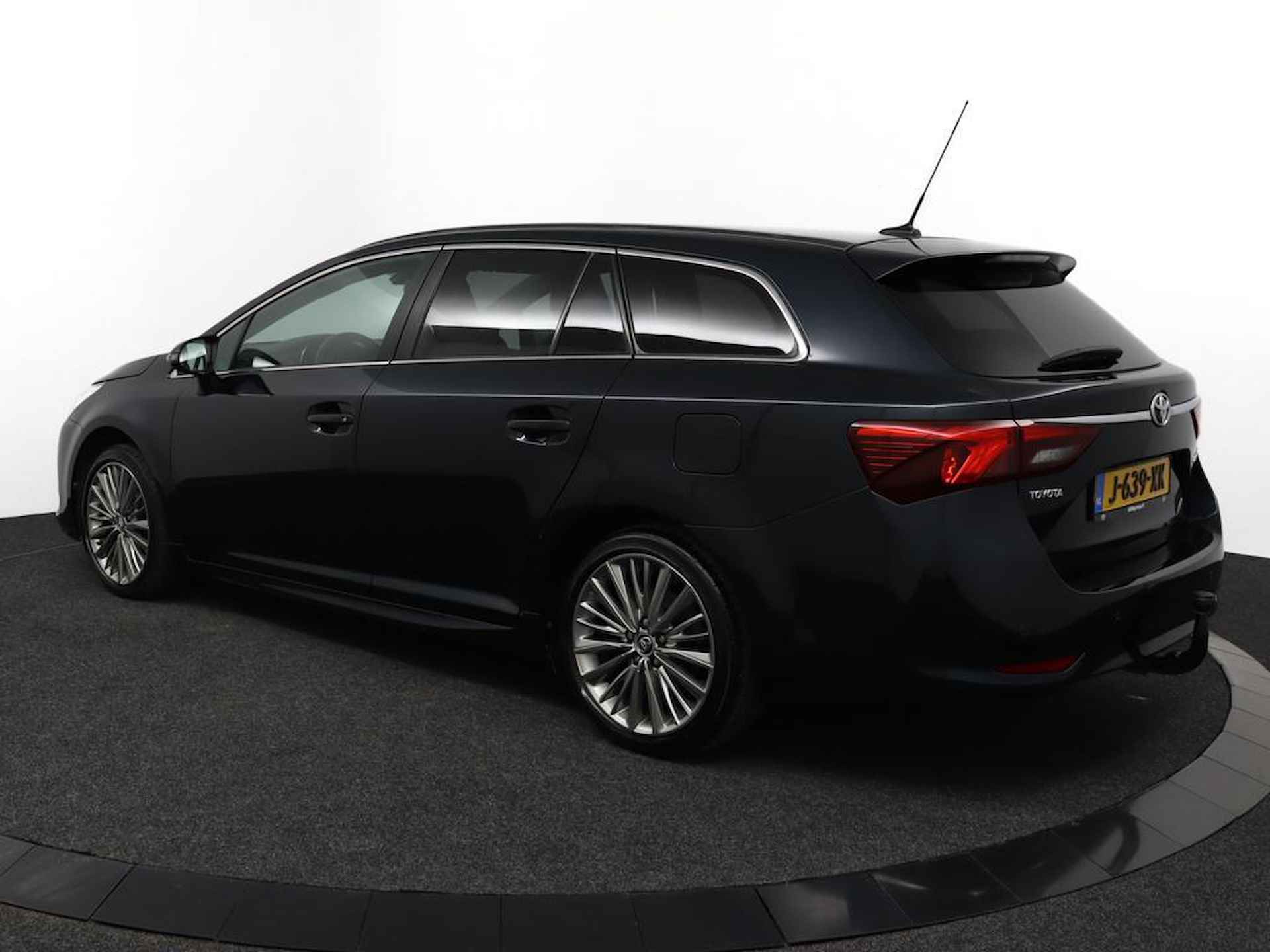 Toyota Avensis Touring Sports 1.8 VVT-i Lease Pro | Leer | Navigatie | Trekhaak | Achteruitrijcamera | Stoelverwarming | 1500 kg trekgewicht | - 12/53