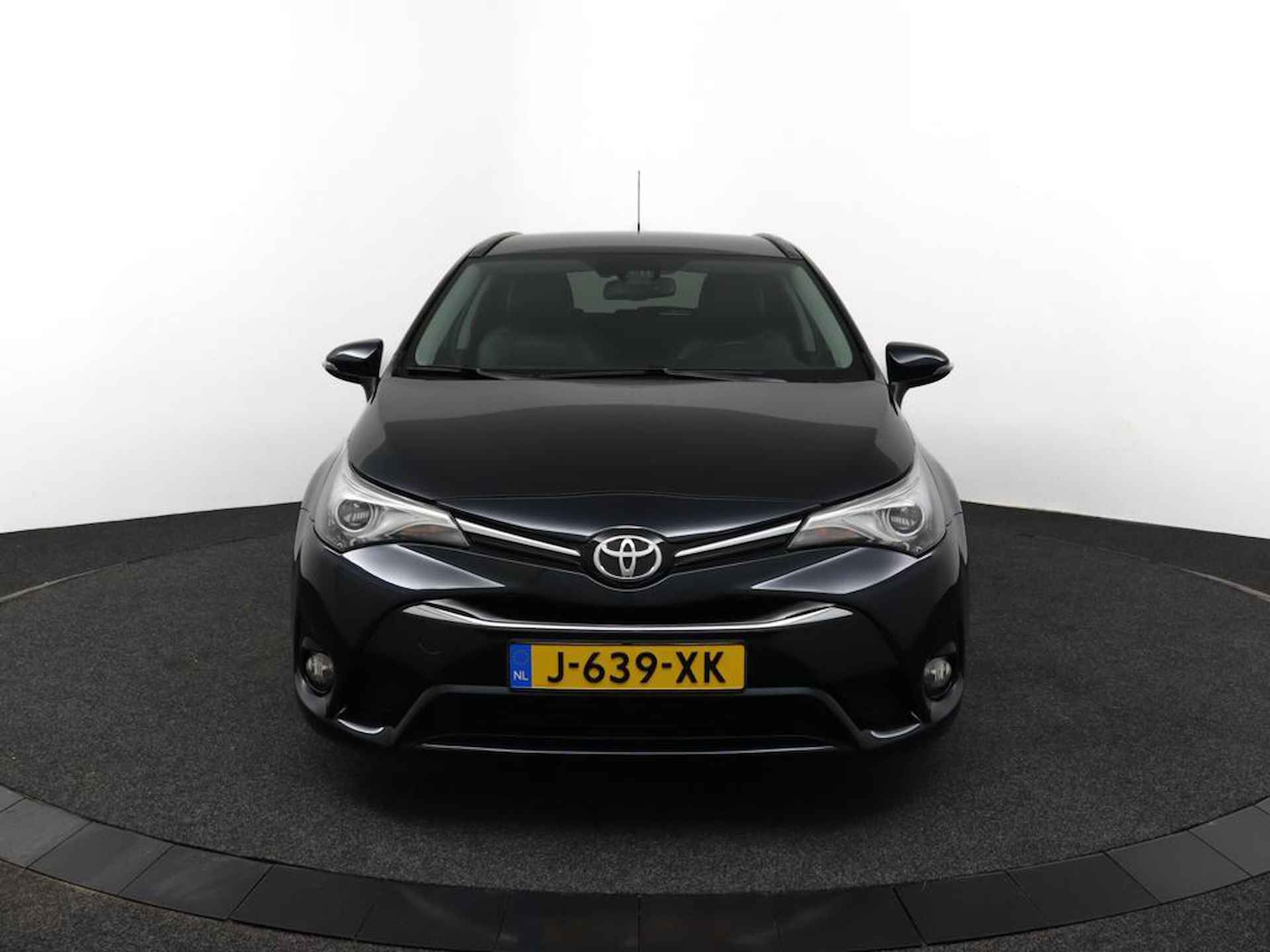 Toyota Avensis Touring Sports 1.8 VVT-i Lease Pro | Leer | Navigatie | Trekhaak | Achteruitrijcamera | Stoelverwarming | 1500 kg trekgewicht | - 16/53