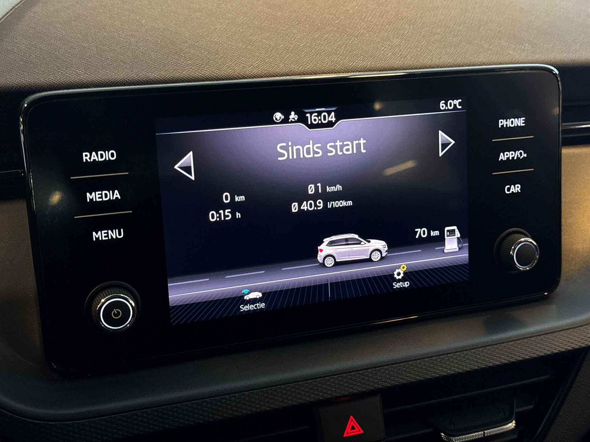 Škoda Kamiq 1.0 110pk TSI Ambition / Verwarmbare voorstoelen / Cruise control met speedlimiter / Parkeersensoren vóór en achter - 11/26