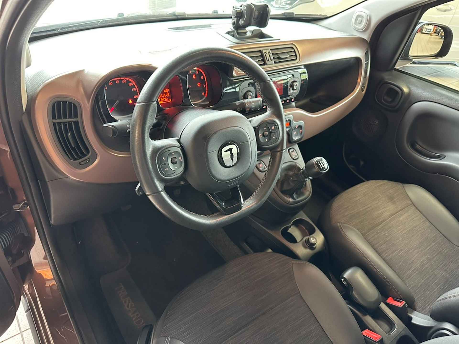 Fiat Panda 1.2 City Cross Trussardi | Italian Brown | Leer | Unieke verschijning Interesse, Proefrit? Bel of app met: 06-24 28 28 42 - 10/23