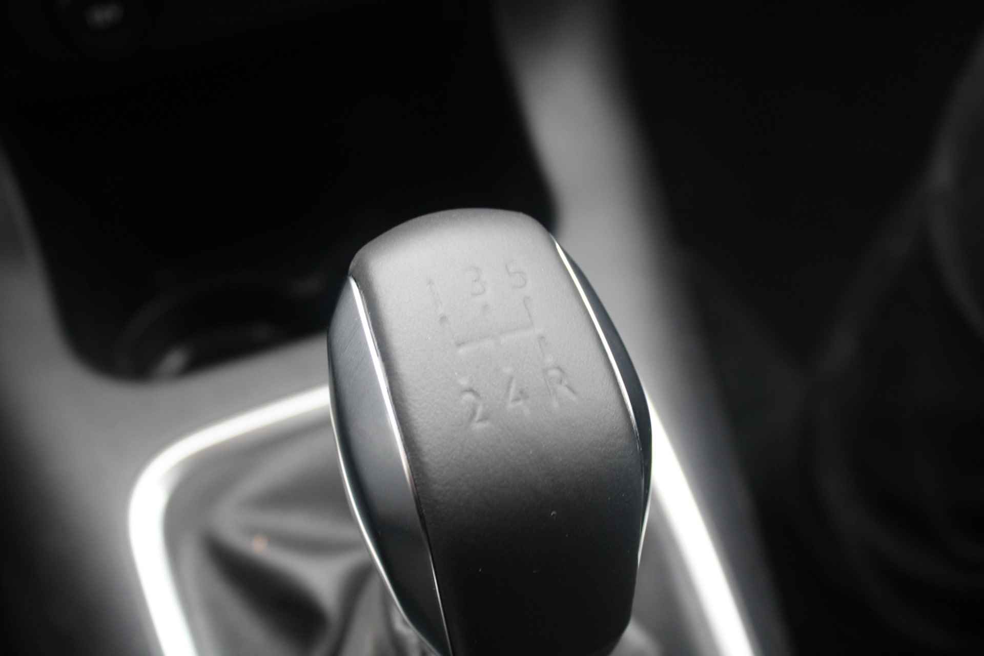 Citroën C3 1.2 PureTech 82PK Shine Business Navigatie via Apple/Android, Keyless Entry, Stoelverwarming, Climate Control - 17/32