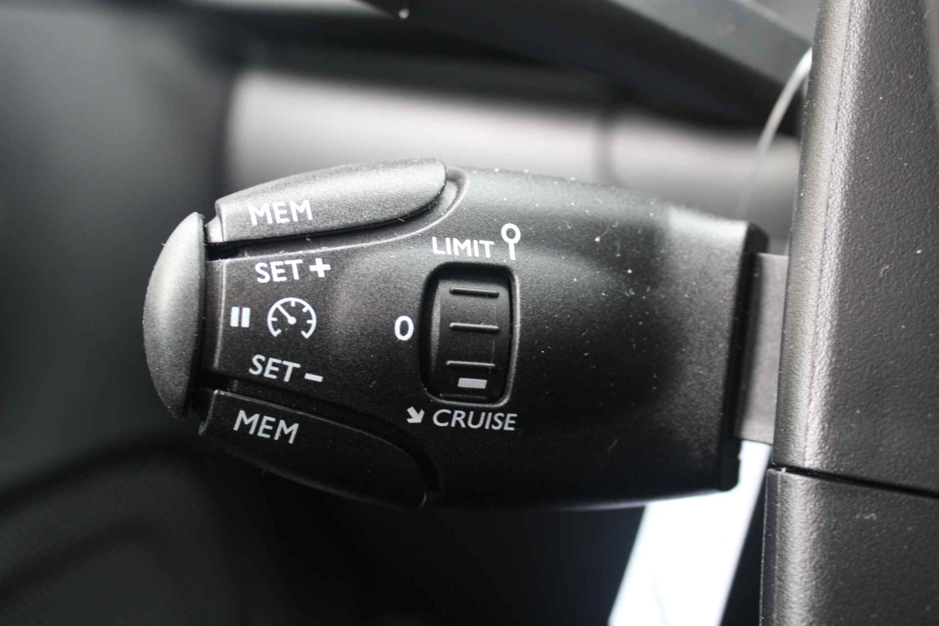 Citroën C3 1.2 PureTech 82PK Shine Business Navigatie via Apple/Android, Keyless Entry, Stoelverwarming, Climate Control - 19/32