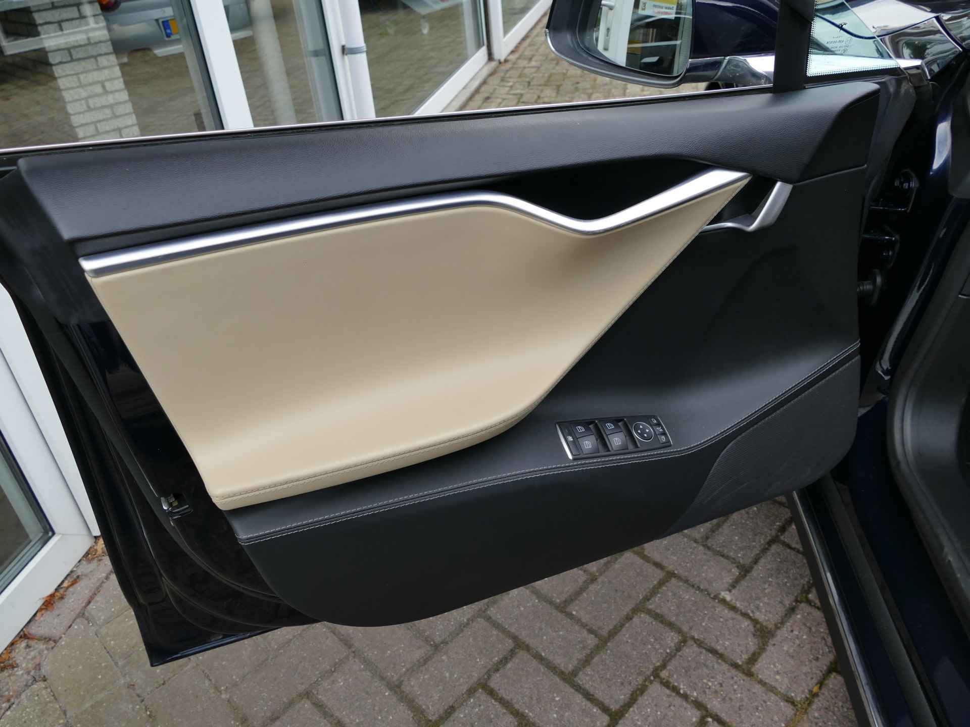 Tesla Model S 85 | FREE CHARGE | stoelverwarming | licht leder interieur | all-season-banden - 28/48