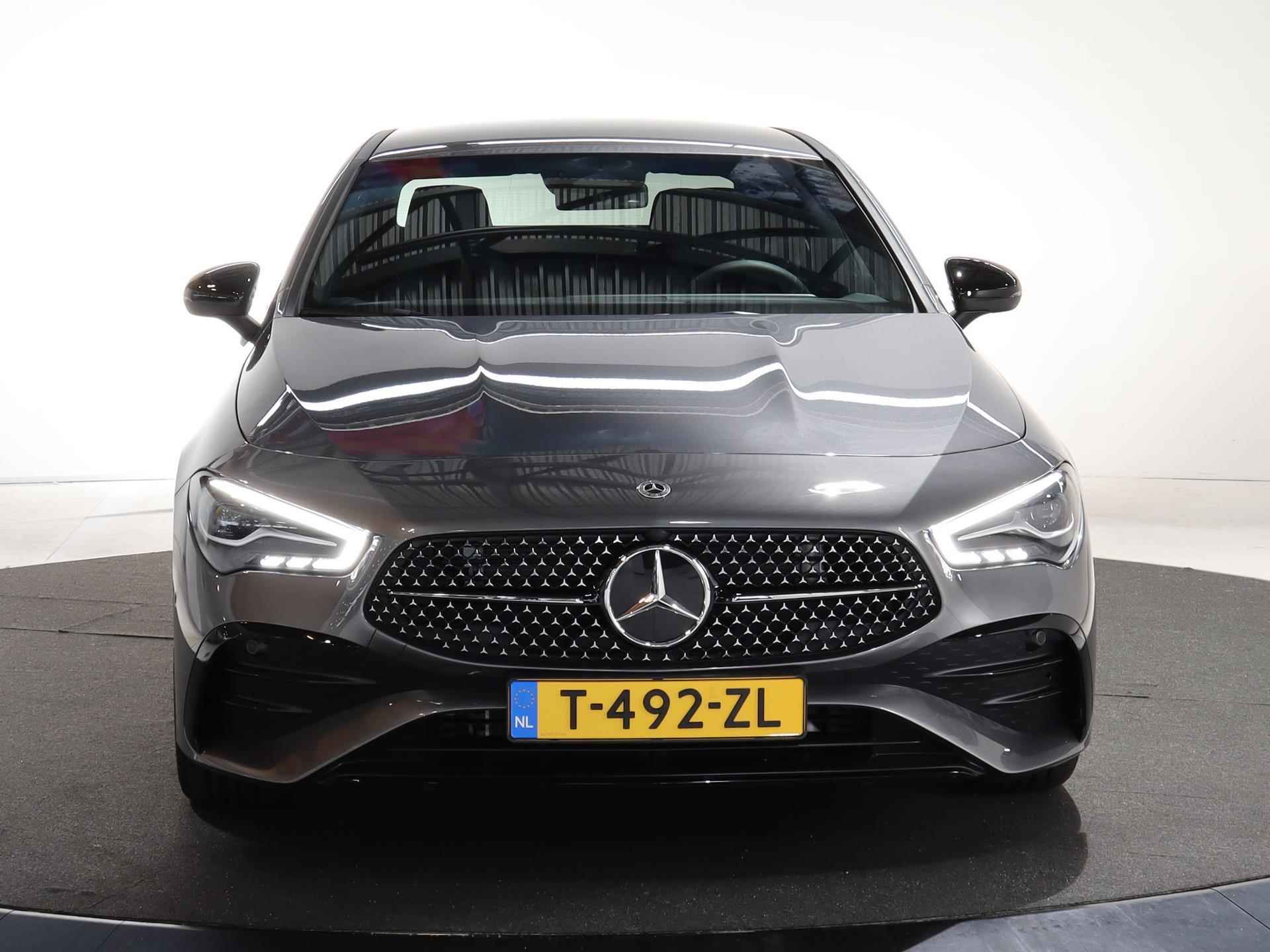 Mercedes-Benz CLA-klasse 180 Coupe AMG Line | Nightpakket incl. 19'' | Achteruitrijcamera | Keyless Go | Sfeerverlichting | Digitaal Display | Draadloos laden | - 4/30