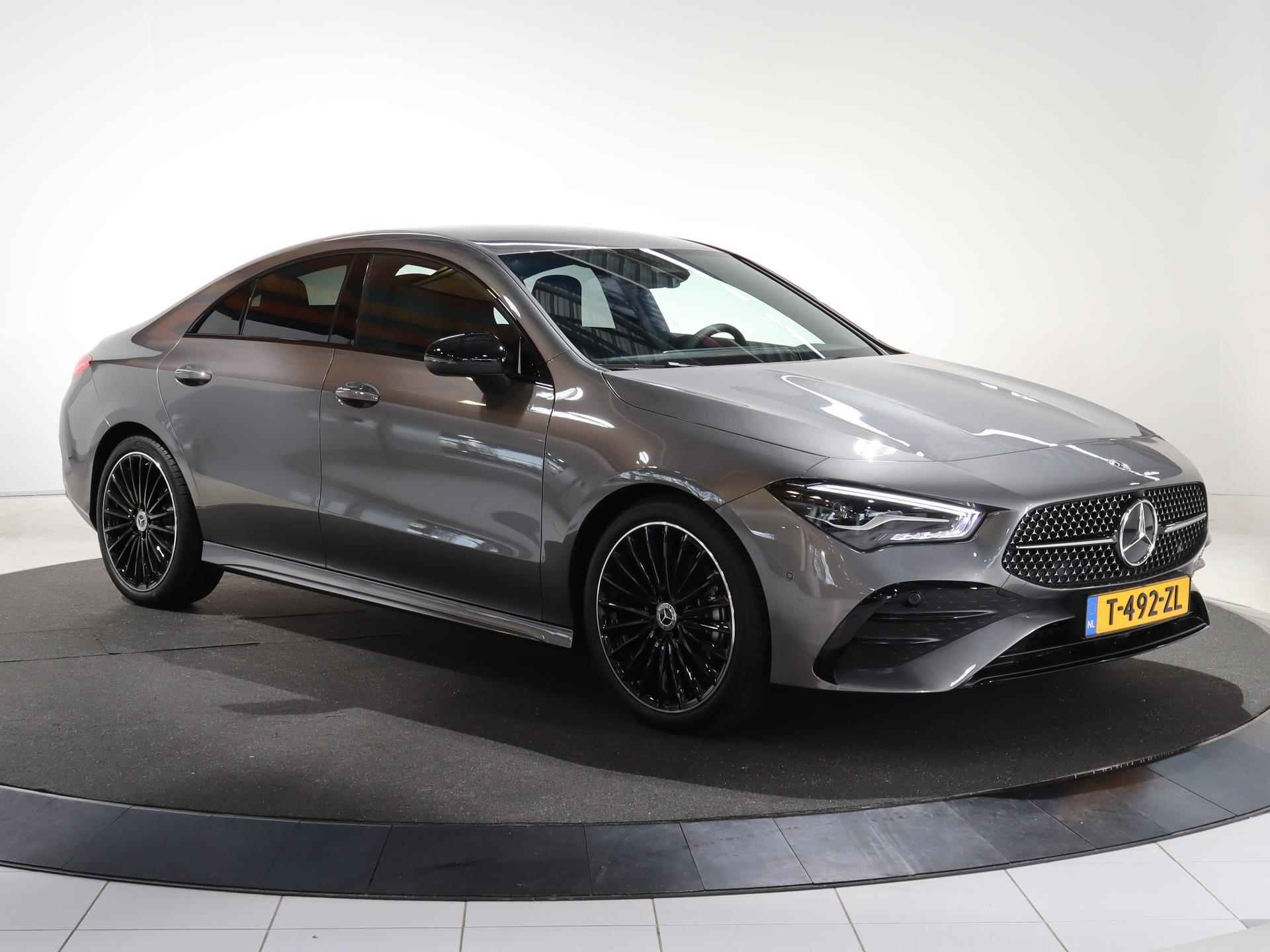 Mercedes-Benz CLA-klasse 180 Coupe AMG Line | Nightpakket incl. 19'' | Achteruitrijcamera | Keyless Go | Sfeerverlichting | Digitaal Display | Draadloos laden | - 26/30